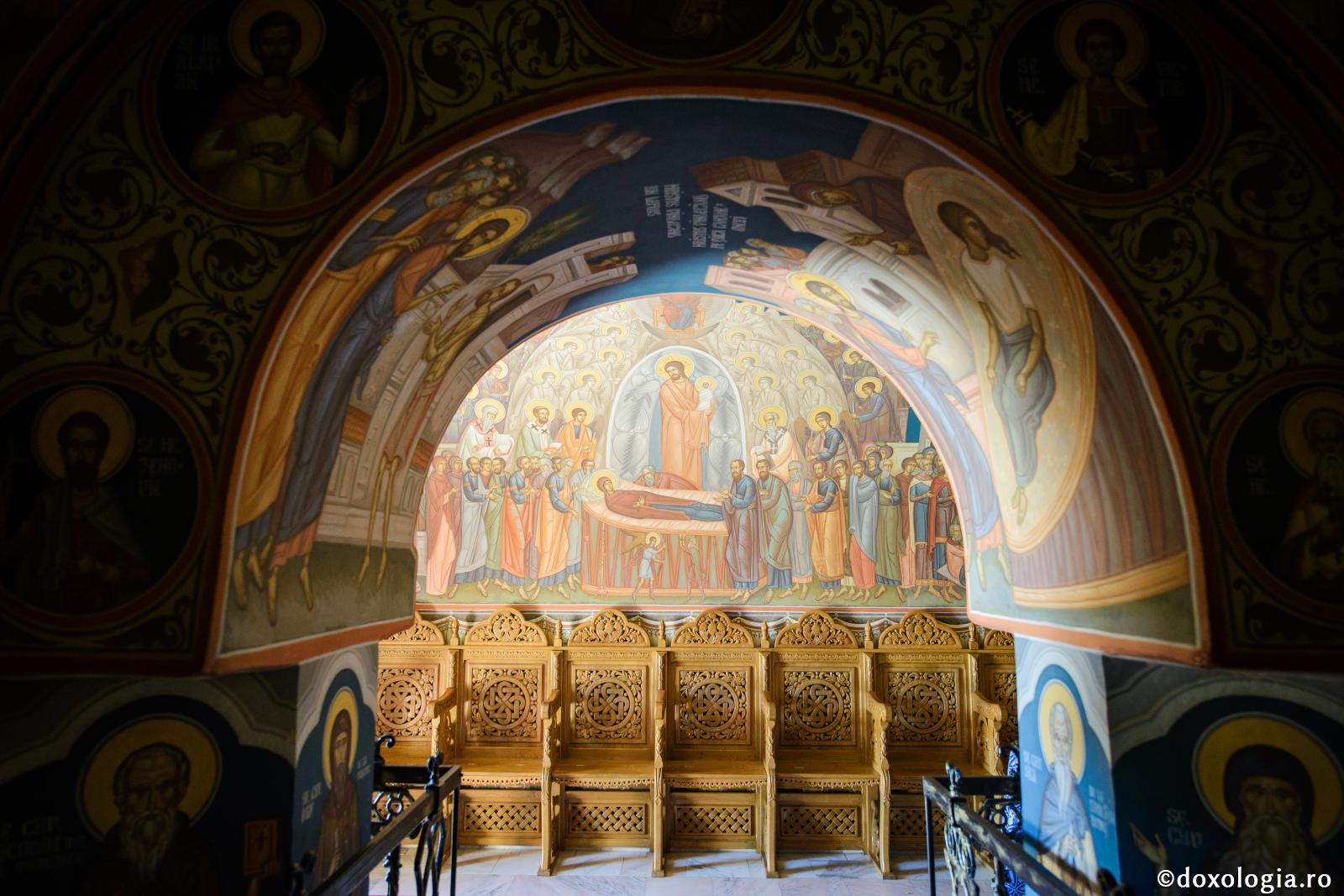 (Audio) Cuvânt la privegherea Adormirii Maicii Domnului - Arhim. Nichifor Horia