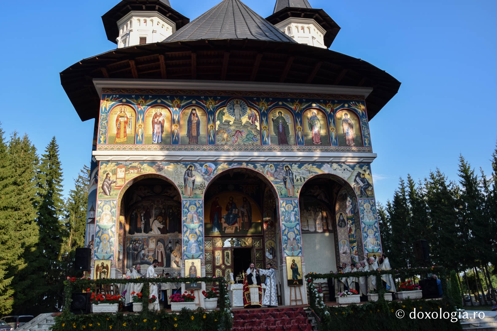 (Foto) Slujba Privegherii la sărbătoarea Sfântului Ioan Iacob de la Neamț