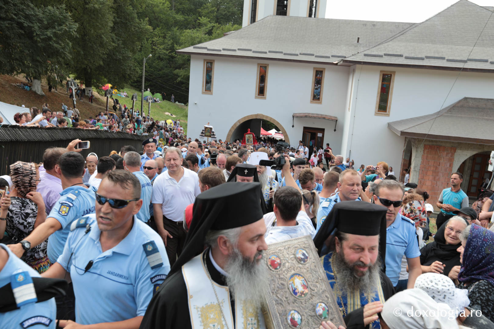 Procesiunea „La Nicula colo-n deal” a avut loc astăzi în județul Cluj