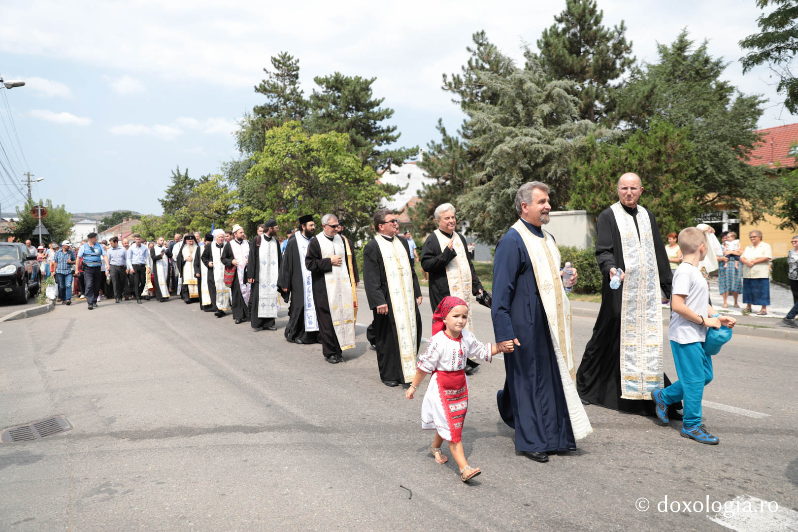 (Video) Mii de credincioși la procesiunea „La Nicula colo-n deal” (Video) Mii de credincioși la procesiunea „La Nicula colo-n deal”