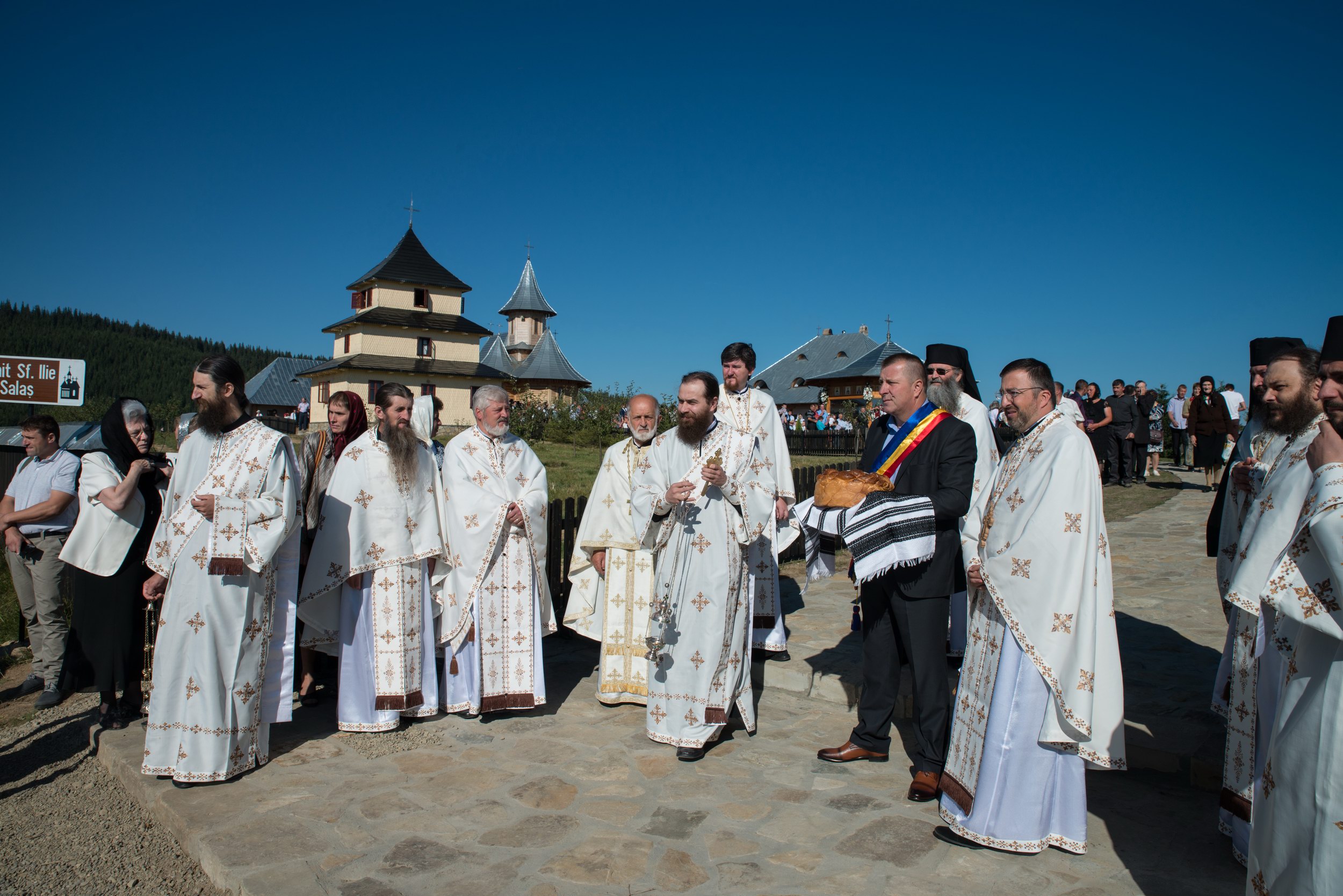 Sfinţirea Schitului „Sfântul Proroc Ilie” - Salaş, oficiată de doi ierarhi