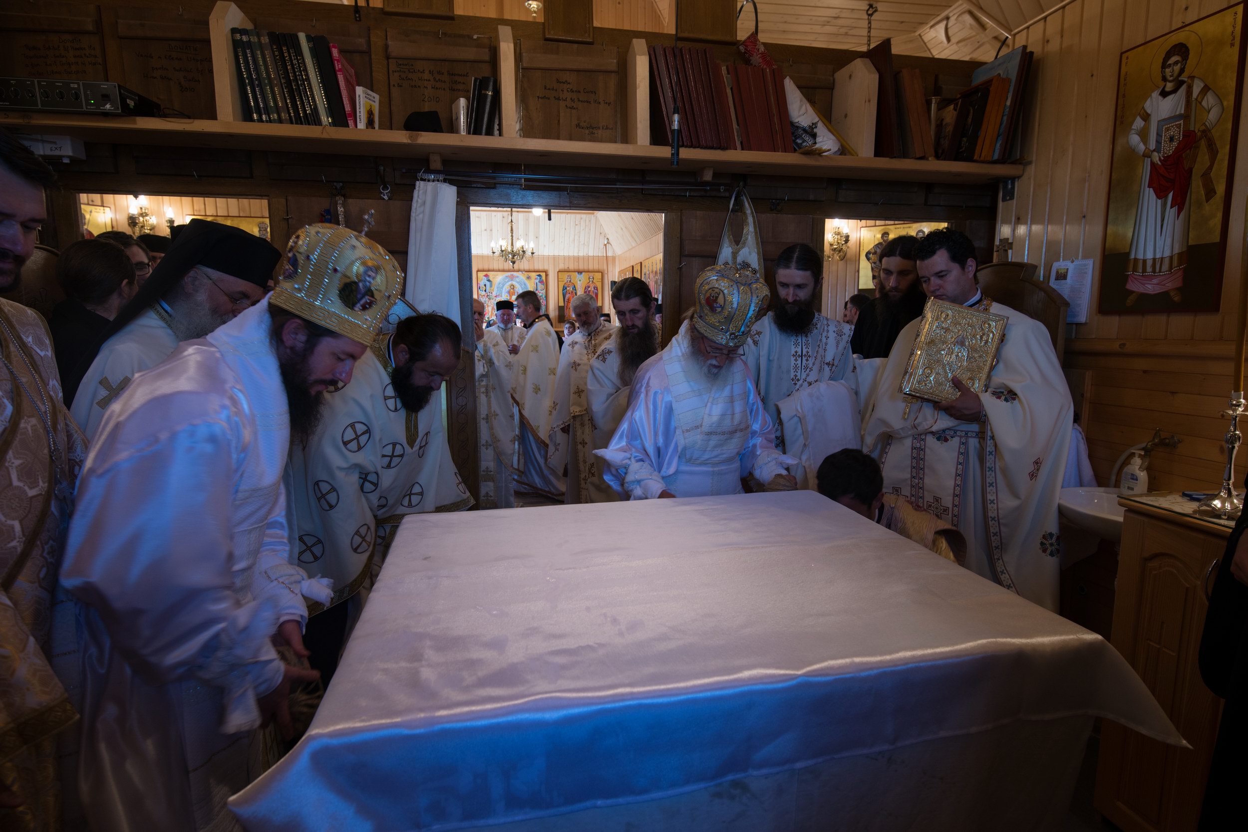 Sfinţirea Schitului „Sfântul Proroc Ilie” - Salaş, oficiată de doi ierarhi