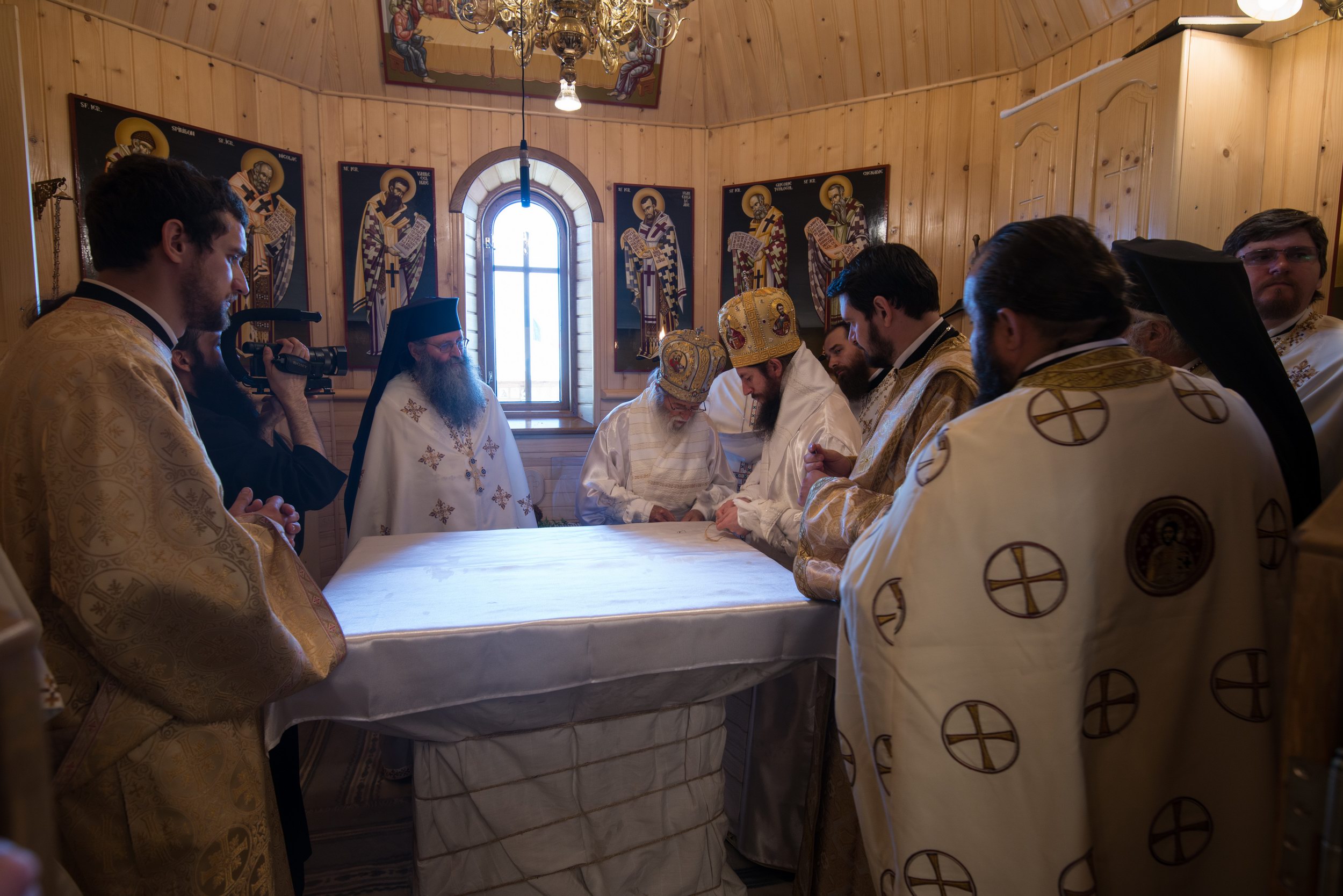 Sfinţirea Schitului „Sfântul Proroc Ilie” - Salaş, oficiată de doi ierarhi