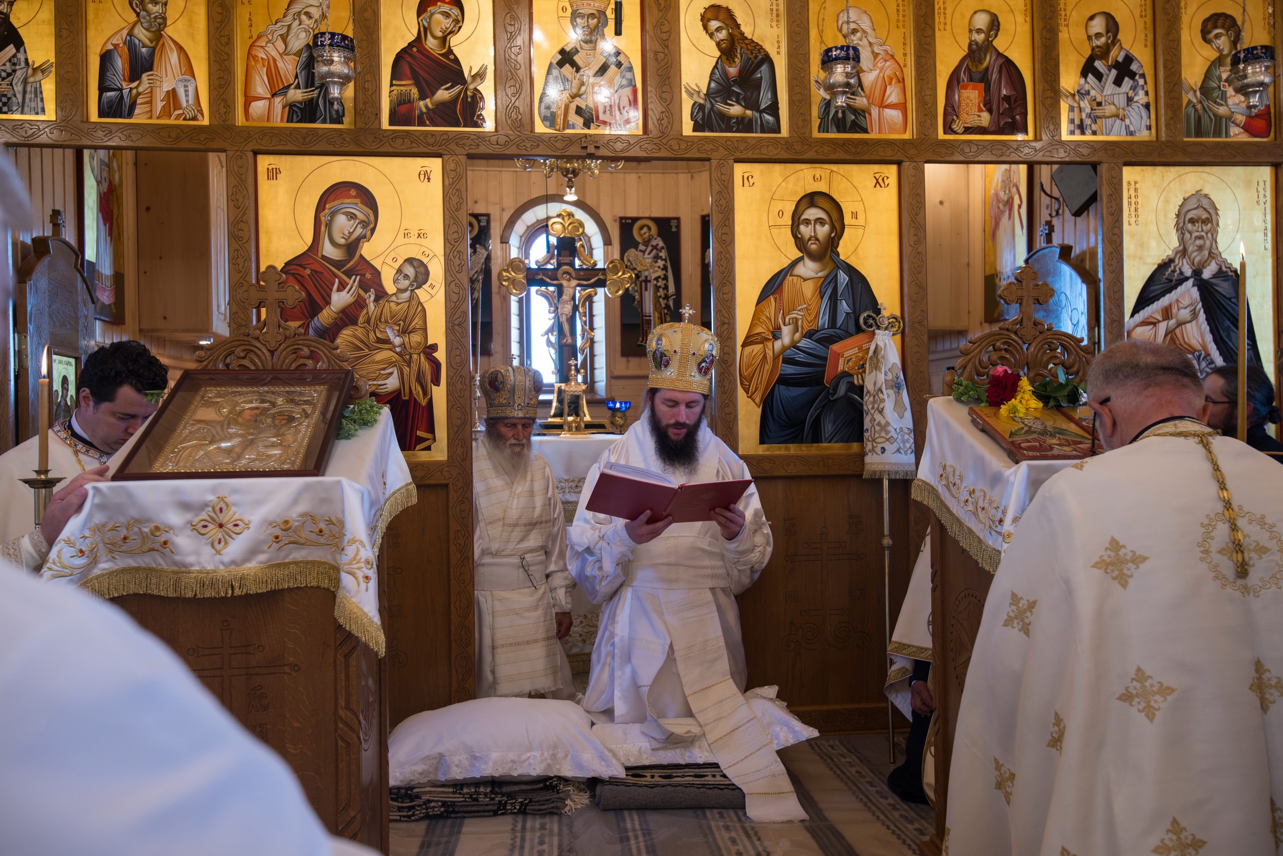 Sfinţirea Schitului „Sfântul Proroc Ilie” - Salaş, oficiată de doi ierarhi