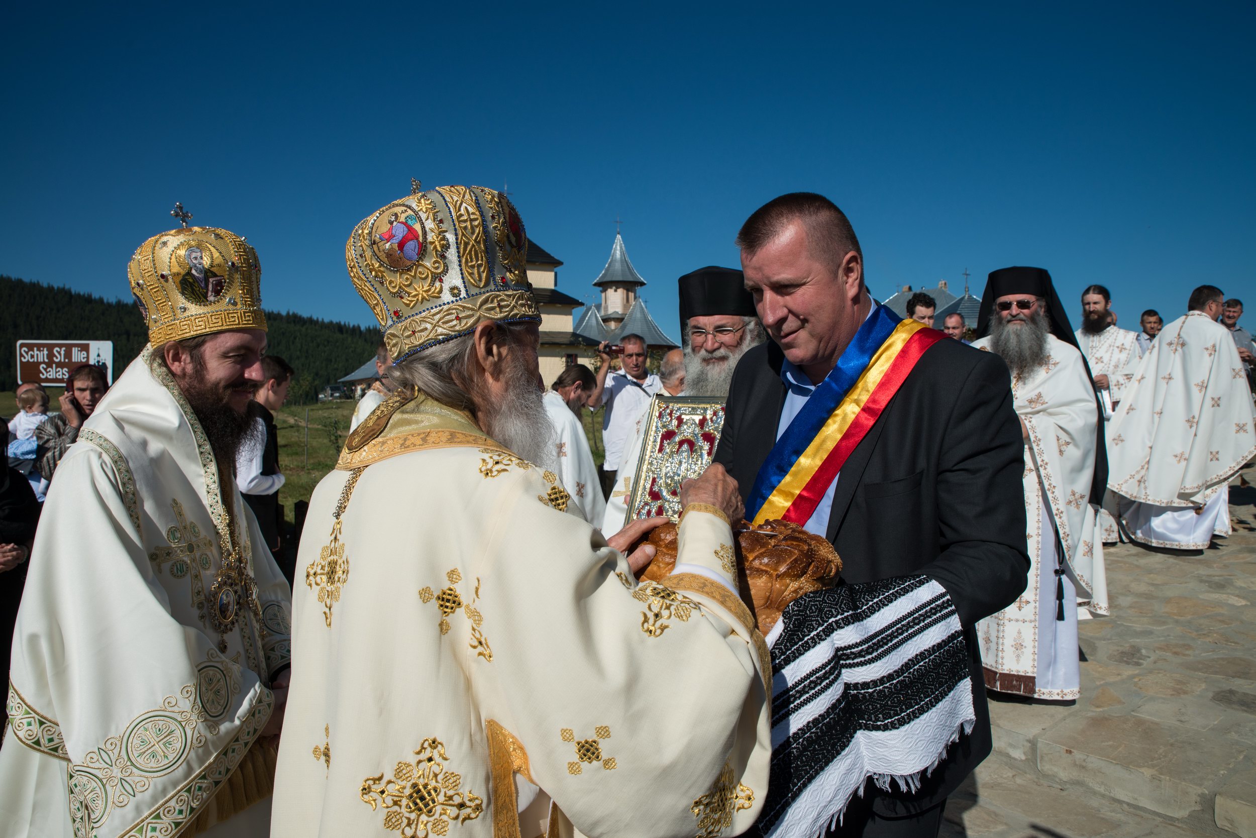 Sfinţirea Schitului „Sfântul Proroc Ilie” - Salaş, oficiată de doi ierarhi