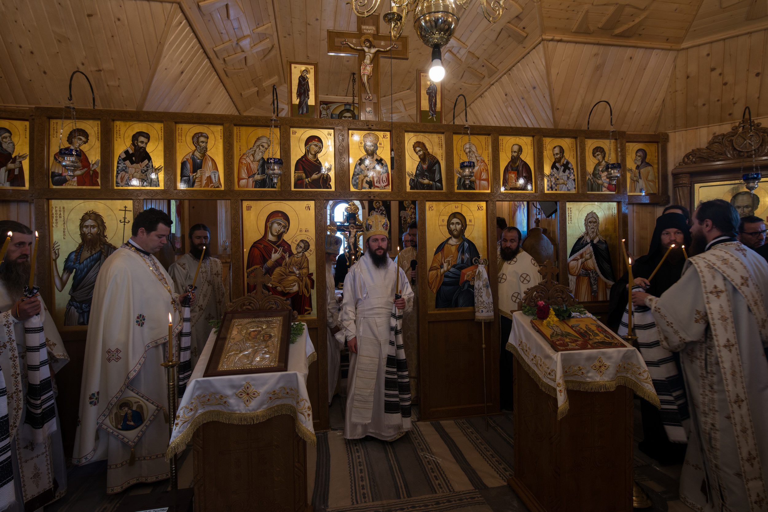 Sfinţirea Schitului „Sfântul Proroc Ilie” - Salaş, oficiată de doi ierarhi