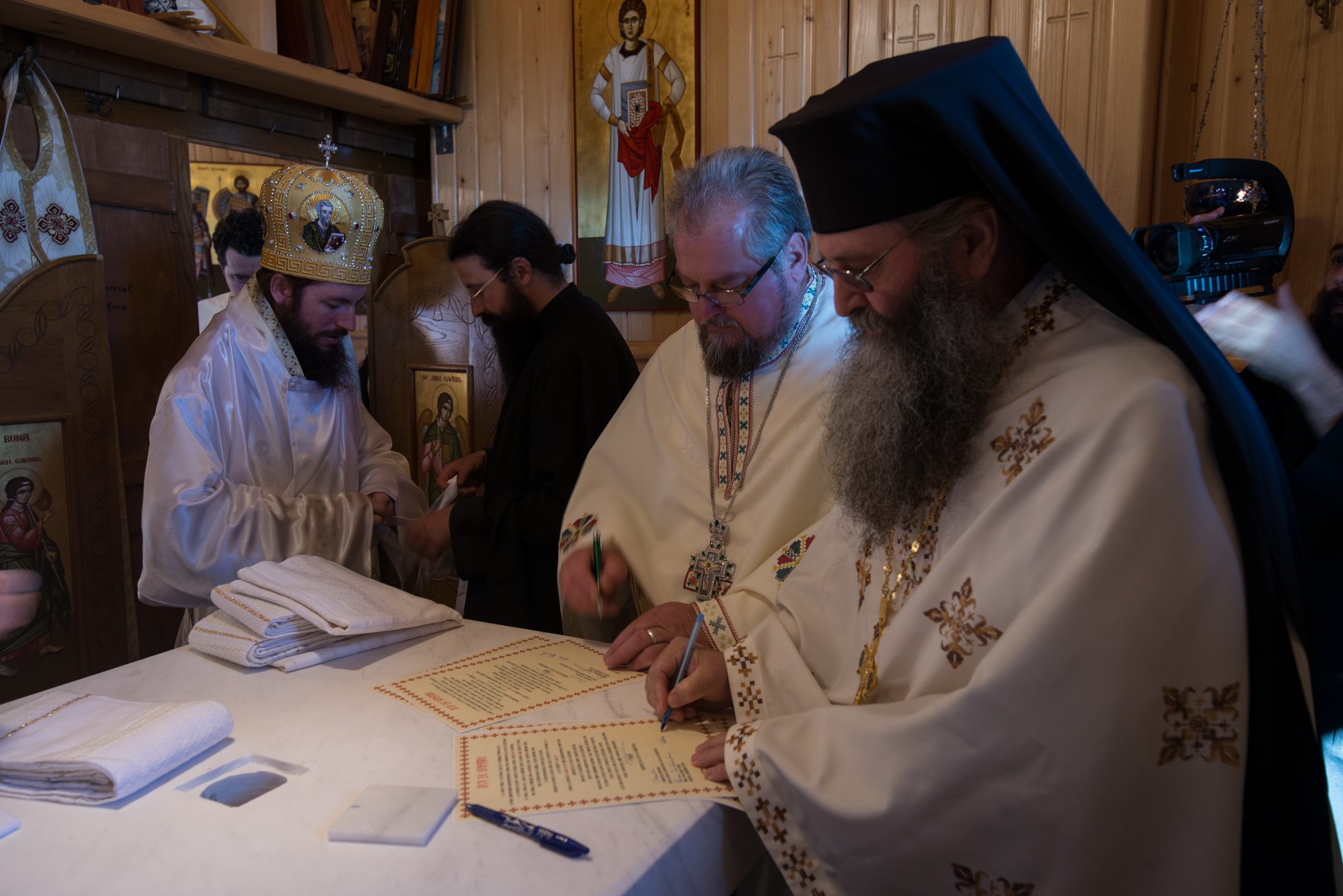 Sfinţirea Schitului „Sfântul Proroc Ilie” - Salaş, oficiată de doi ierarhi