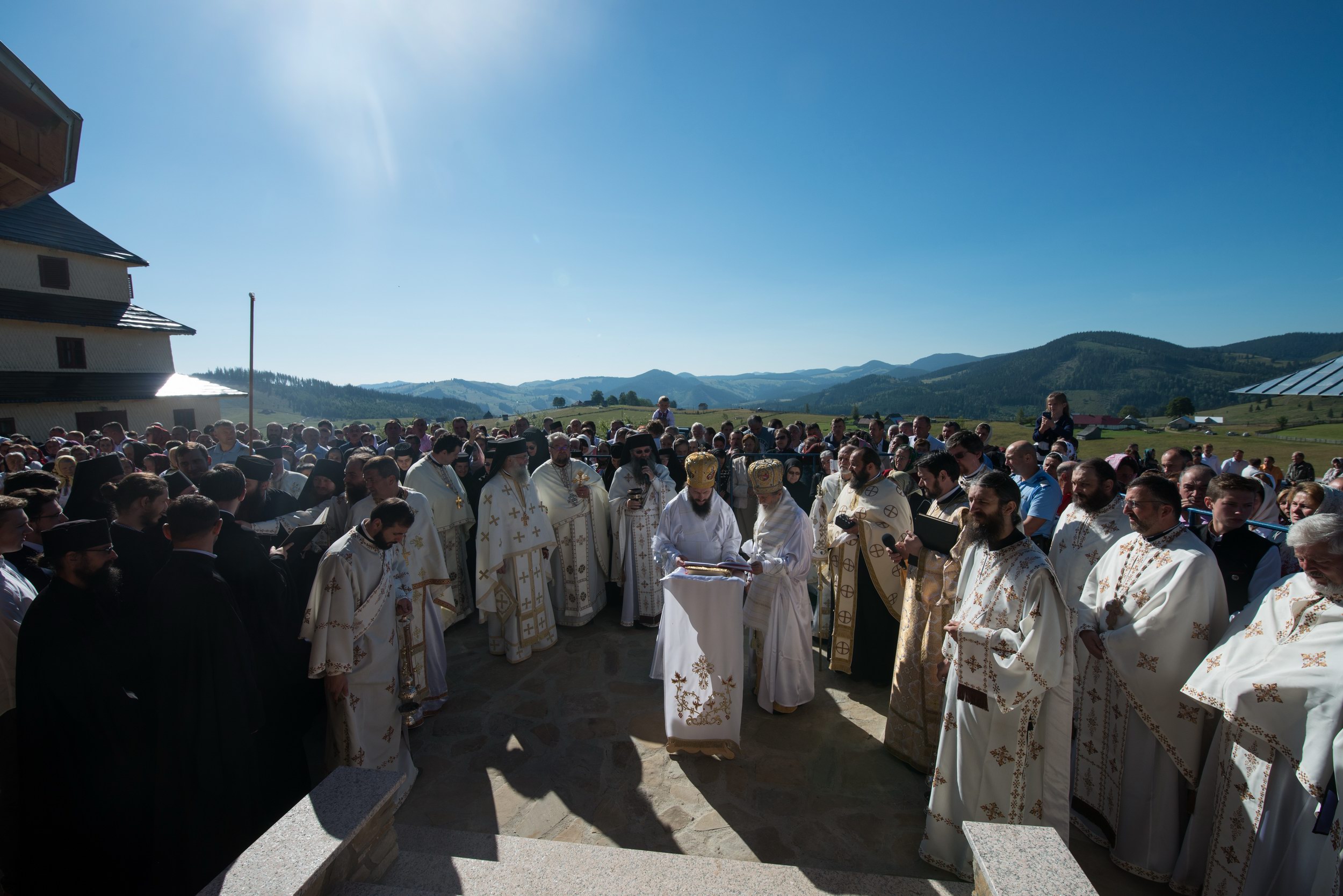 Sfinţirea Schitului „Sfântul Proroc Ilie” - Salaş, oficiată de doi ierarhi
