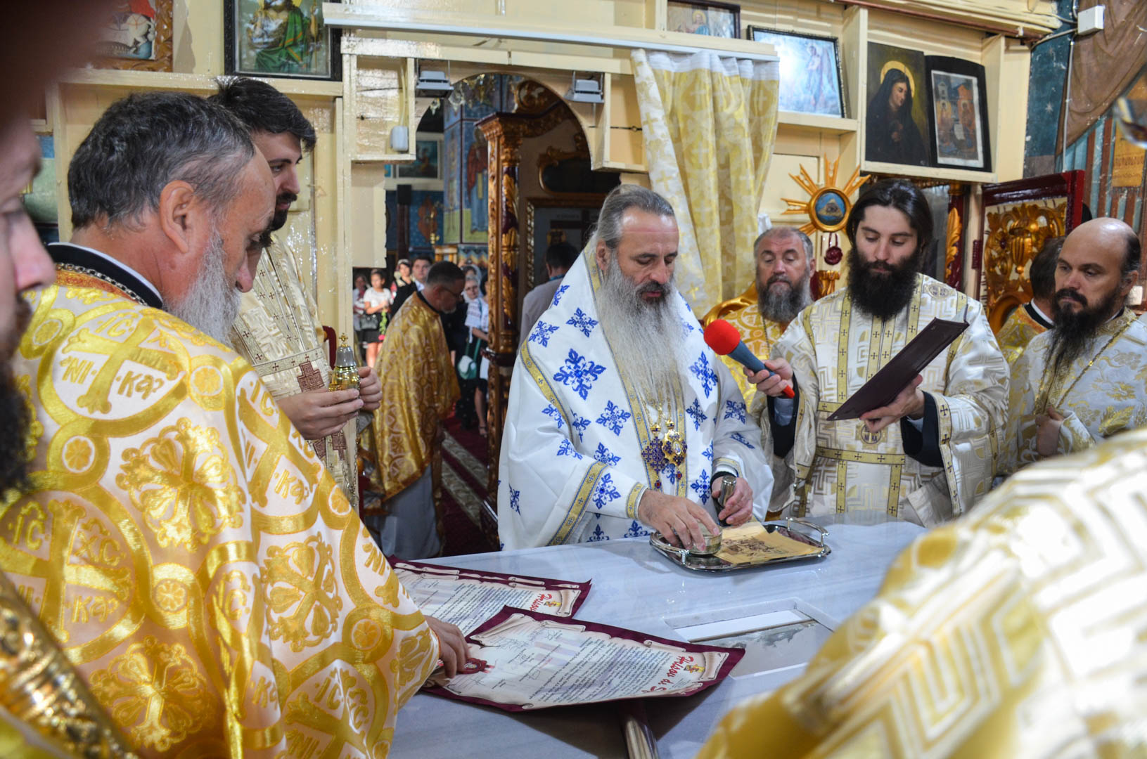 IPS Teofan a resfințit Biserica „Sfântul Mare Mucenic Gheorghe” din Copălău