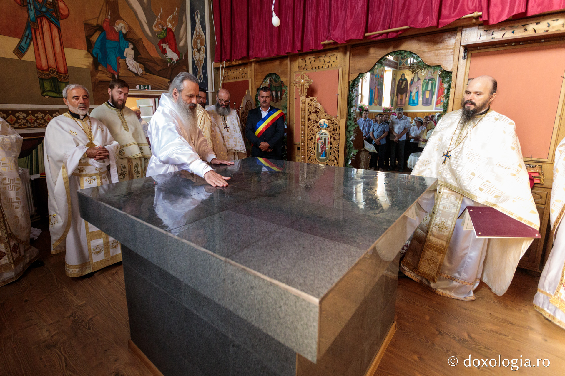 Biserica „Sfânta Treime” din Luncași, jud. Neamț, a fost sfințită
