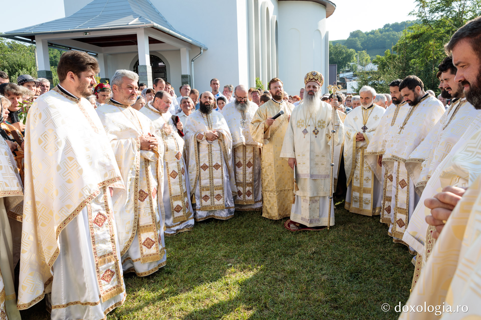 Biserica „Sfânta Treime” din Luncași, jud. Neamț, a fost sfințită