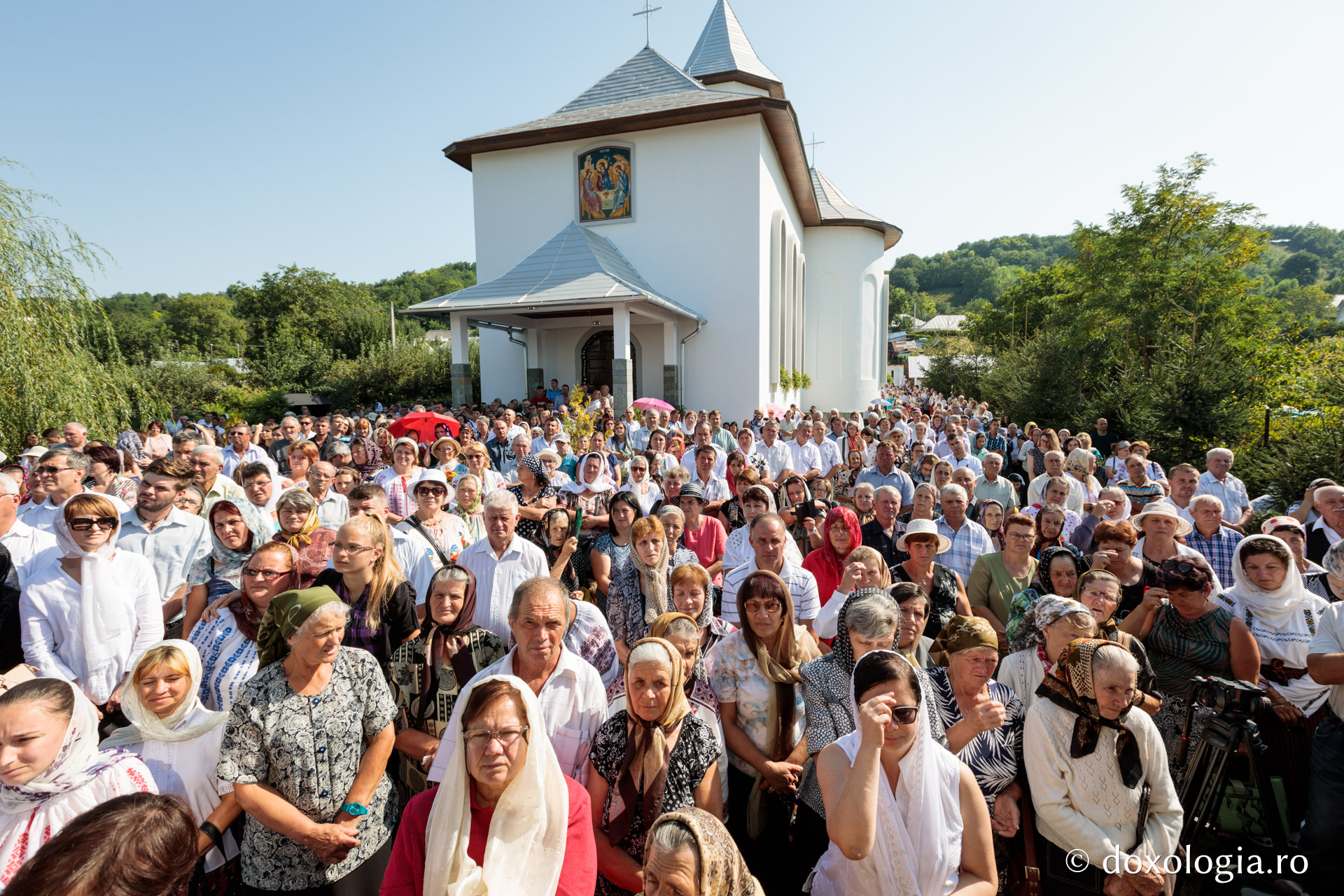 Biserica „Sfânta Treime” din Luncași, jud. Neamț, a fost sfințită