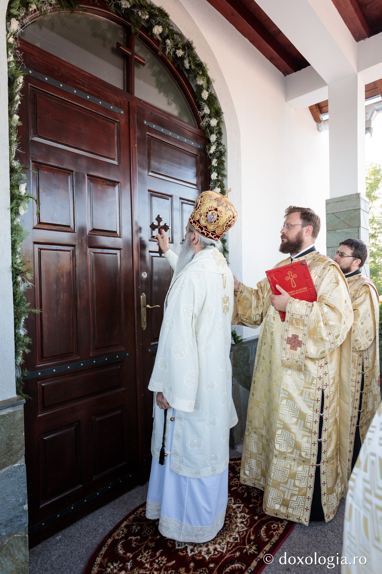 Biserica „Sfânta Treime” din Luncași, jud. Neamț, a fost sfințită