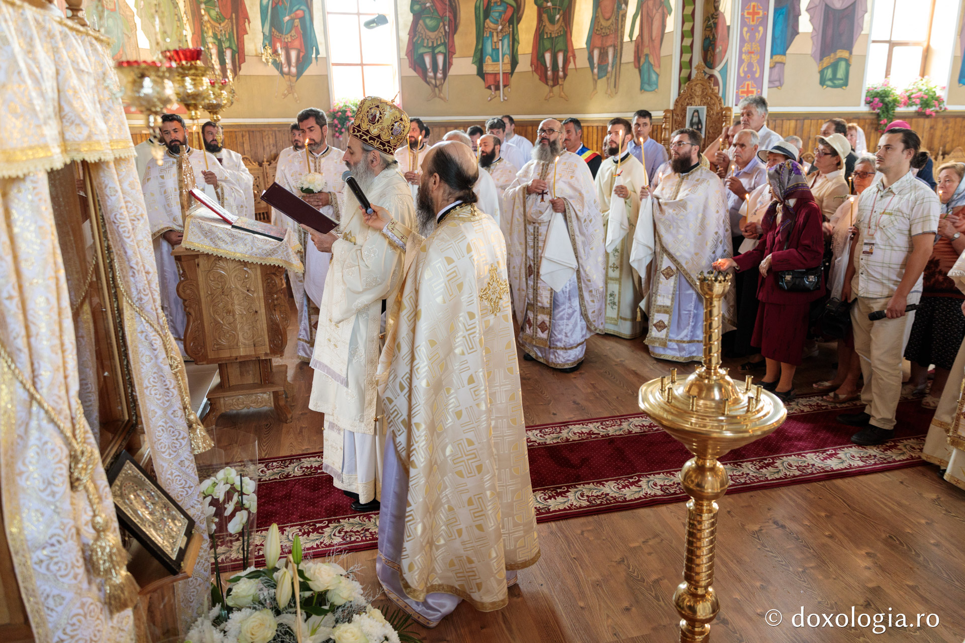 Biserica „Sfânta Treime” din Luncași, jud. Neamț, a fost sfințită