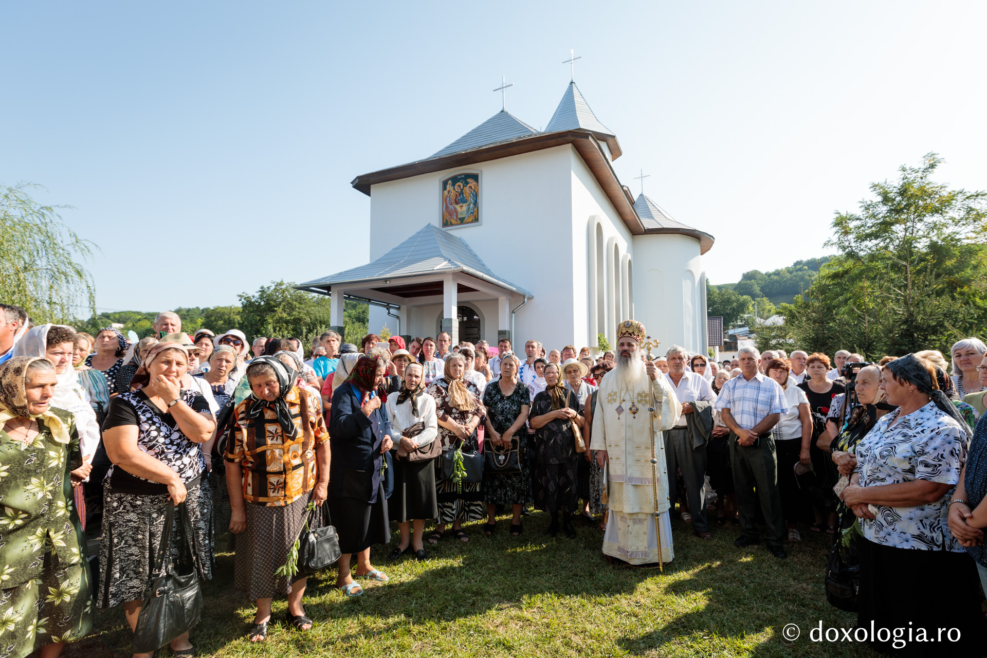 Biserica „Sfânta Treime” din Luncași, jud. Neamț, a fost sfințită