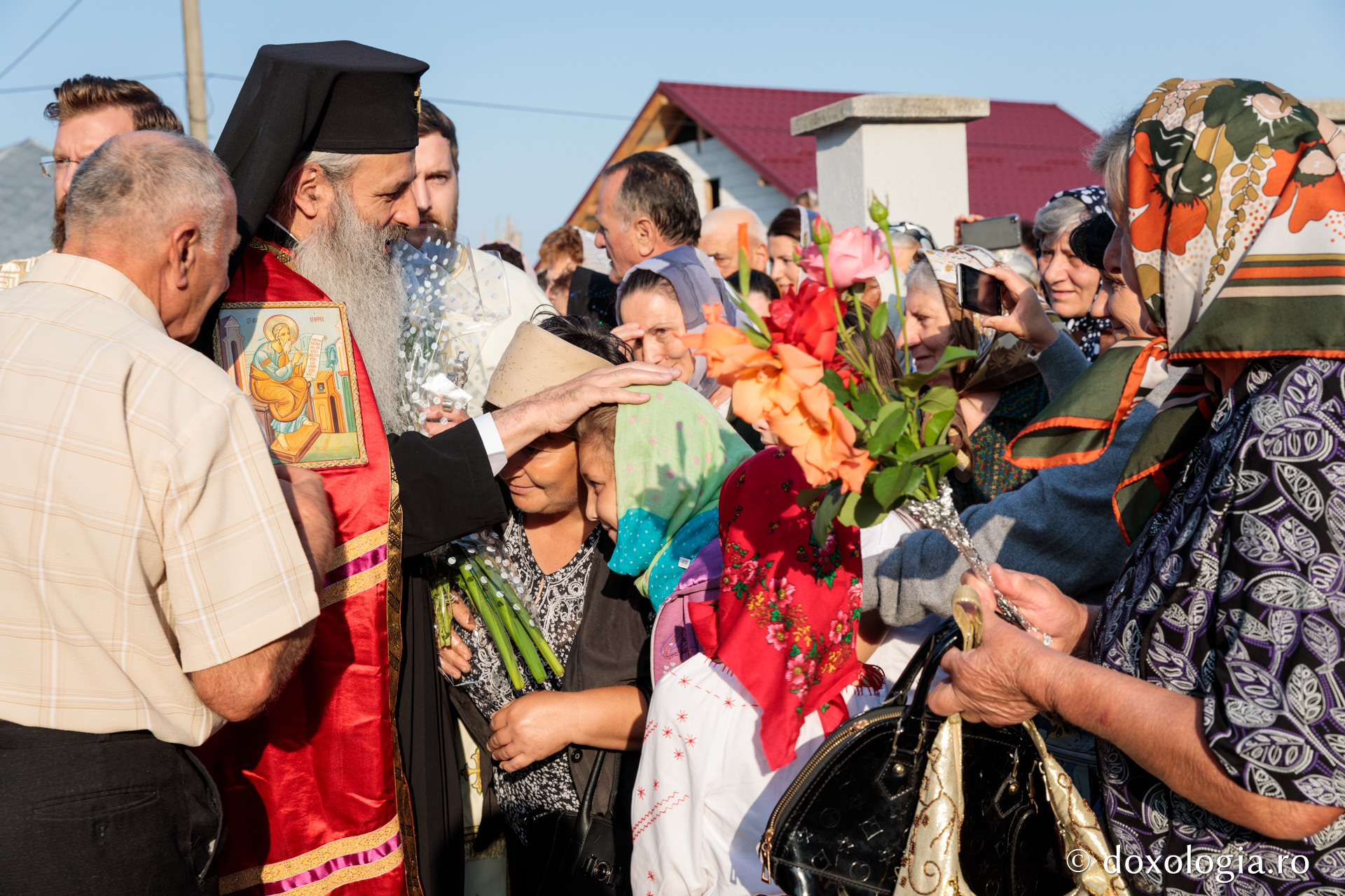 Biserica „Sfânta Treime” din Luncași, jud. Neamț, a fost sfințită