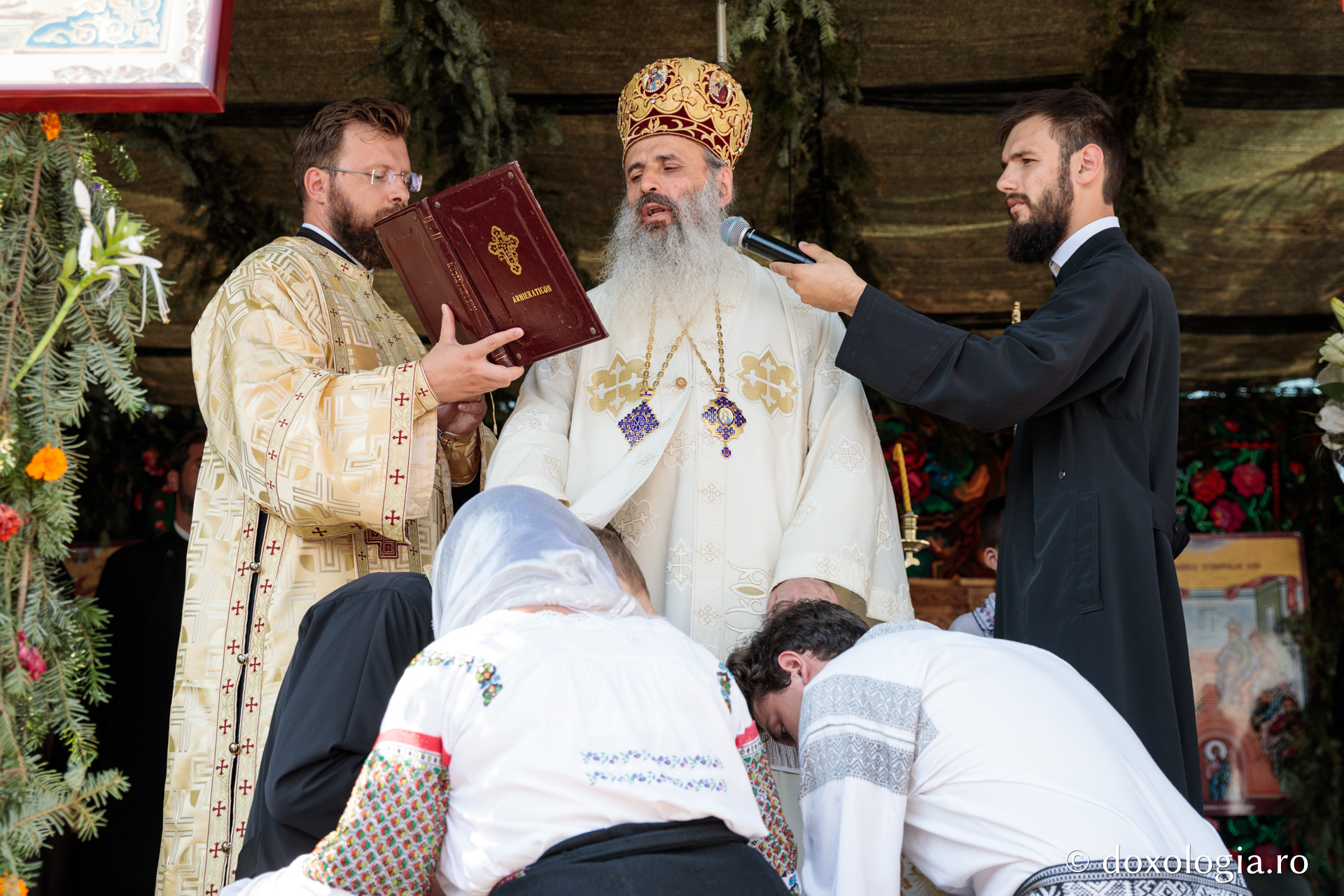 Biserica „Sfânta Treime” din Luncași, jud. Neamț, a fost sfințită