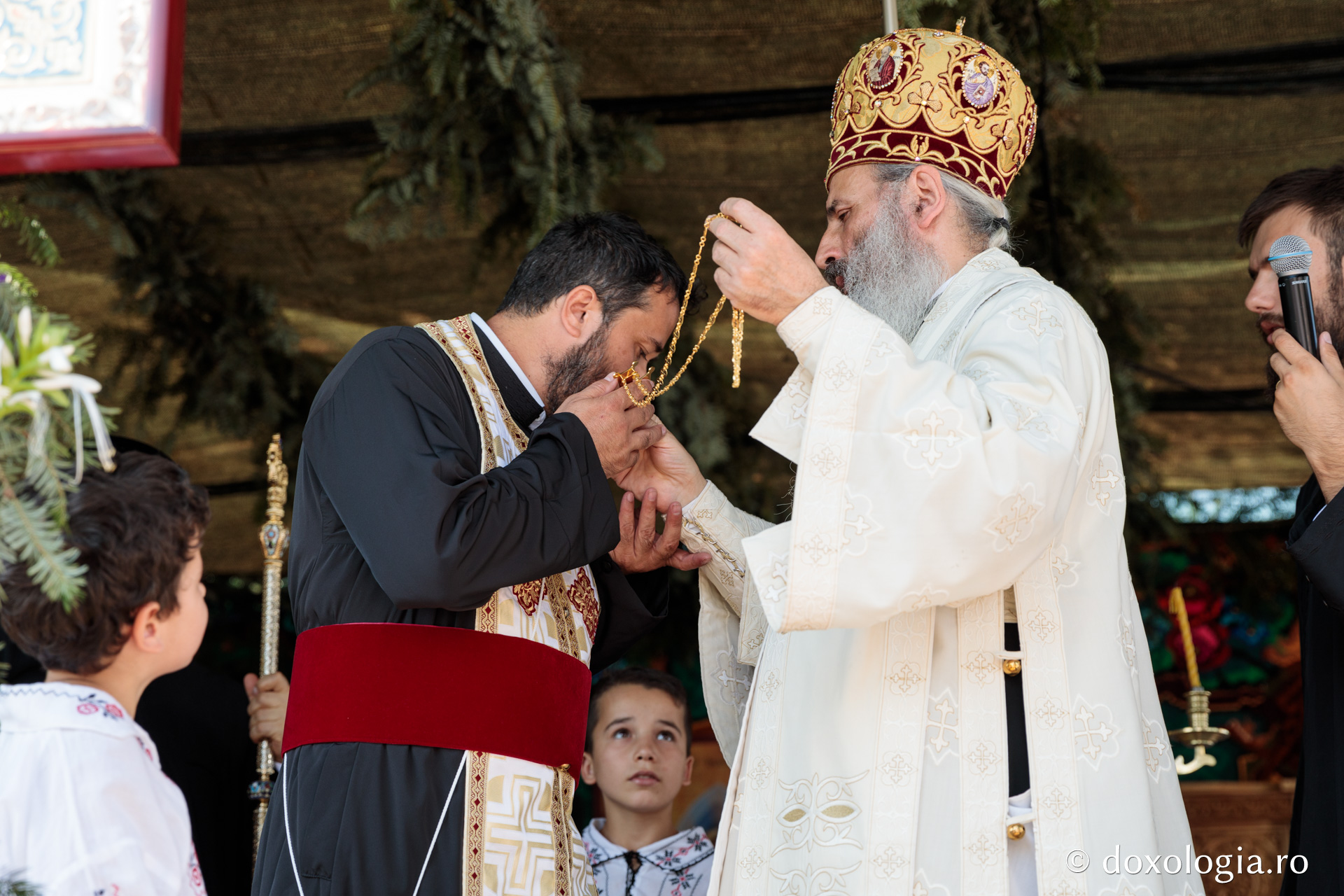 Biserica „Sfânta Treime” din Luncași, jud. Neamț, a fost sfințită