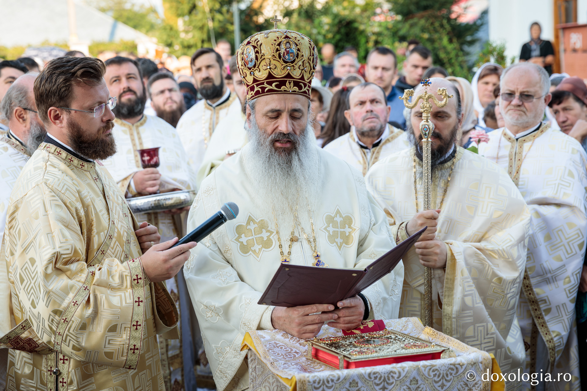 Biserica „Sfânta Treime” din Luncași, jud. Neamț, a fost sfințită
