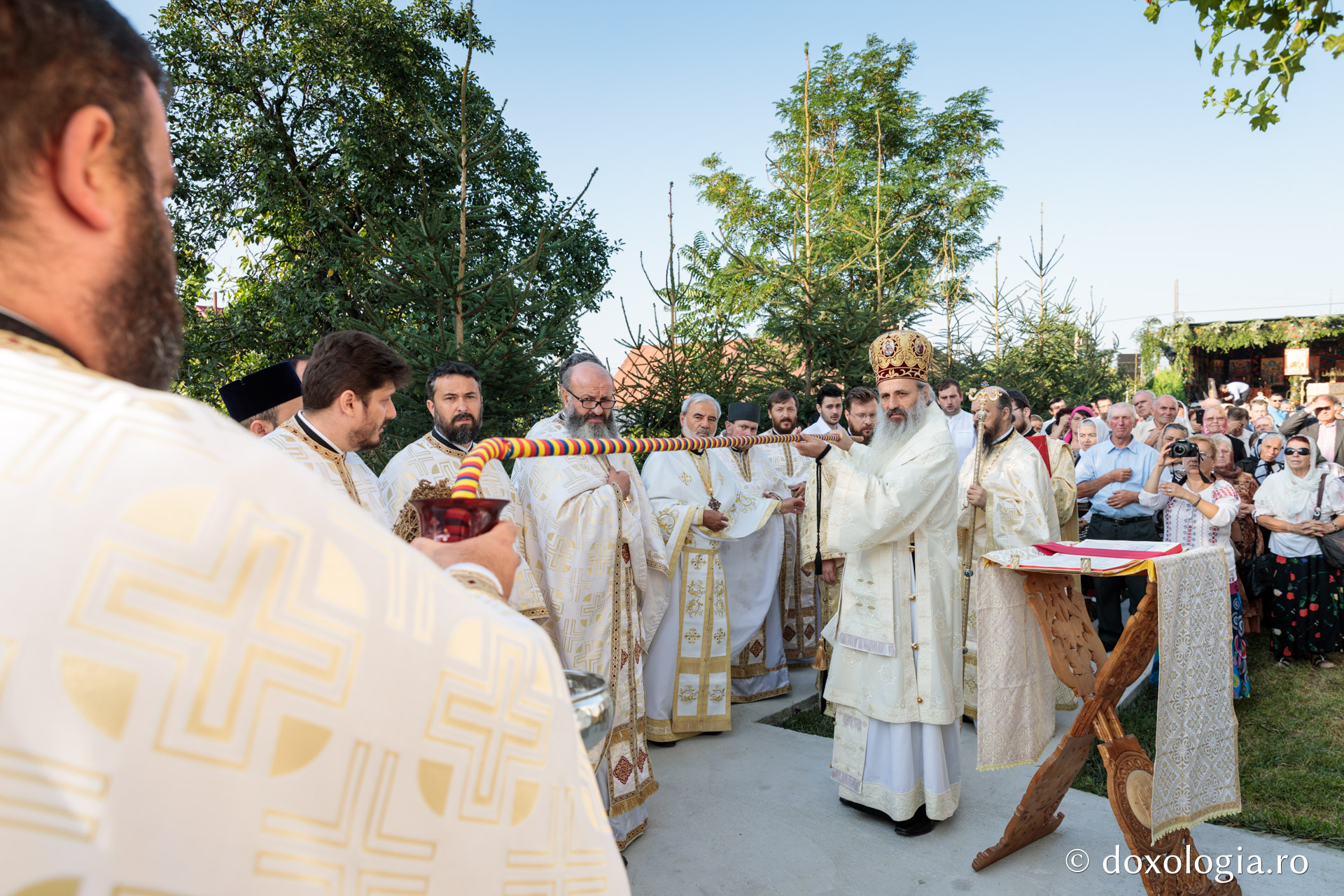 Biserica „Sfânta Treime” din Luncași, jud. Neamț, a fost sfințită