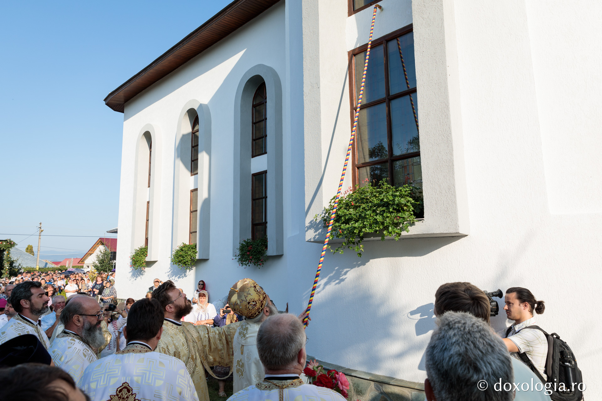 Biserica „Sfânta Treime” din Luncași, jud. Neamț, a fost sfințită