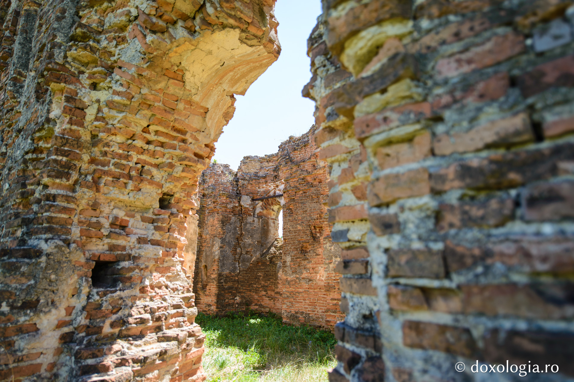 Vechea Mănăstire Stavnic (galerie FOTO)