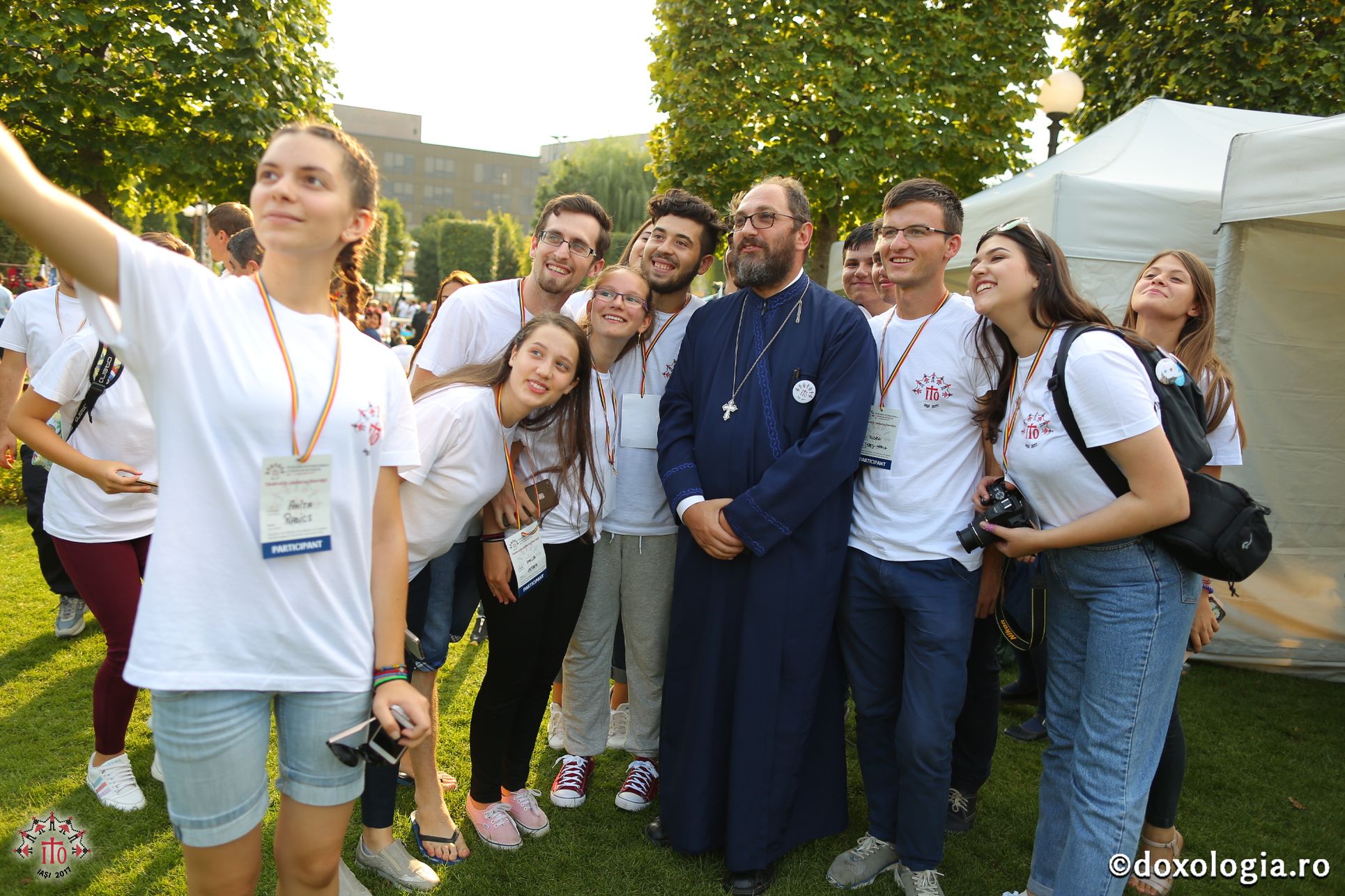 (Video) „E nevoie de tinerețea voastră. Încurajați-vă părinții, învățați-i să stea de partea vieții” – Părintele Constantin Necula