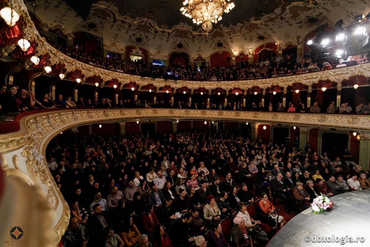 (Video) Concert extraordinar de muzică psaltică la Teatrul Național din Iași