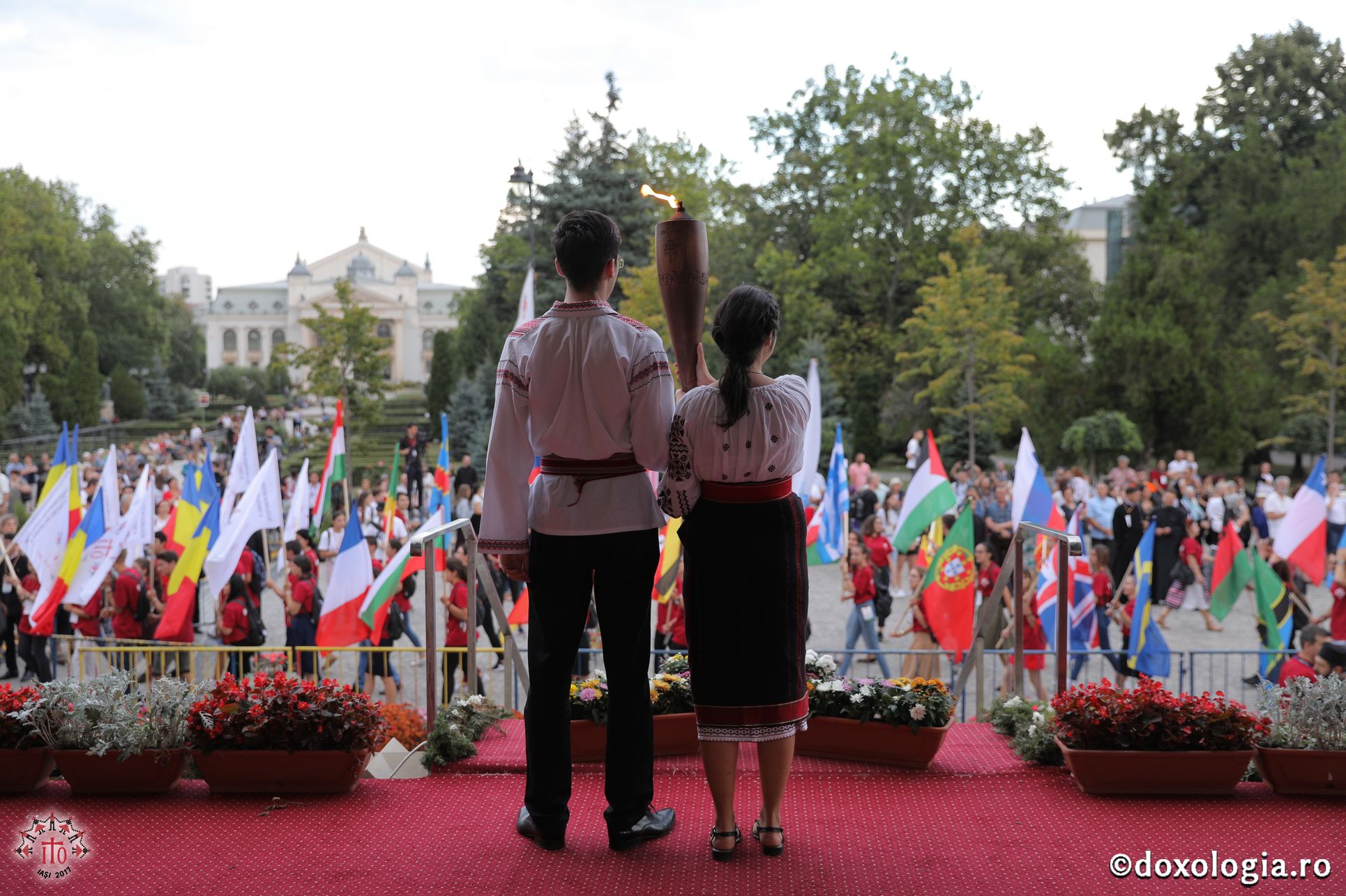 (Foto) Tinerii participanți la ITO au umplut străzile Iașului