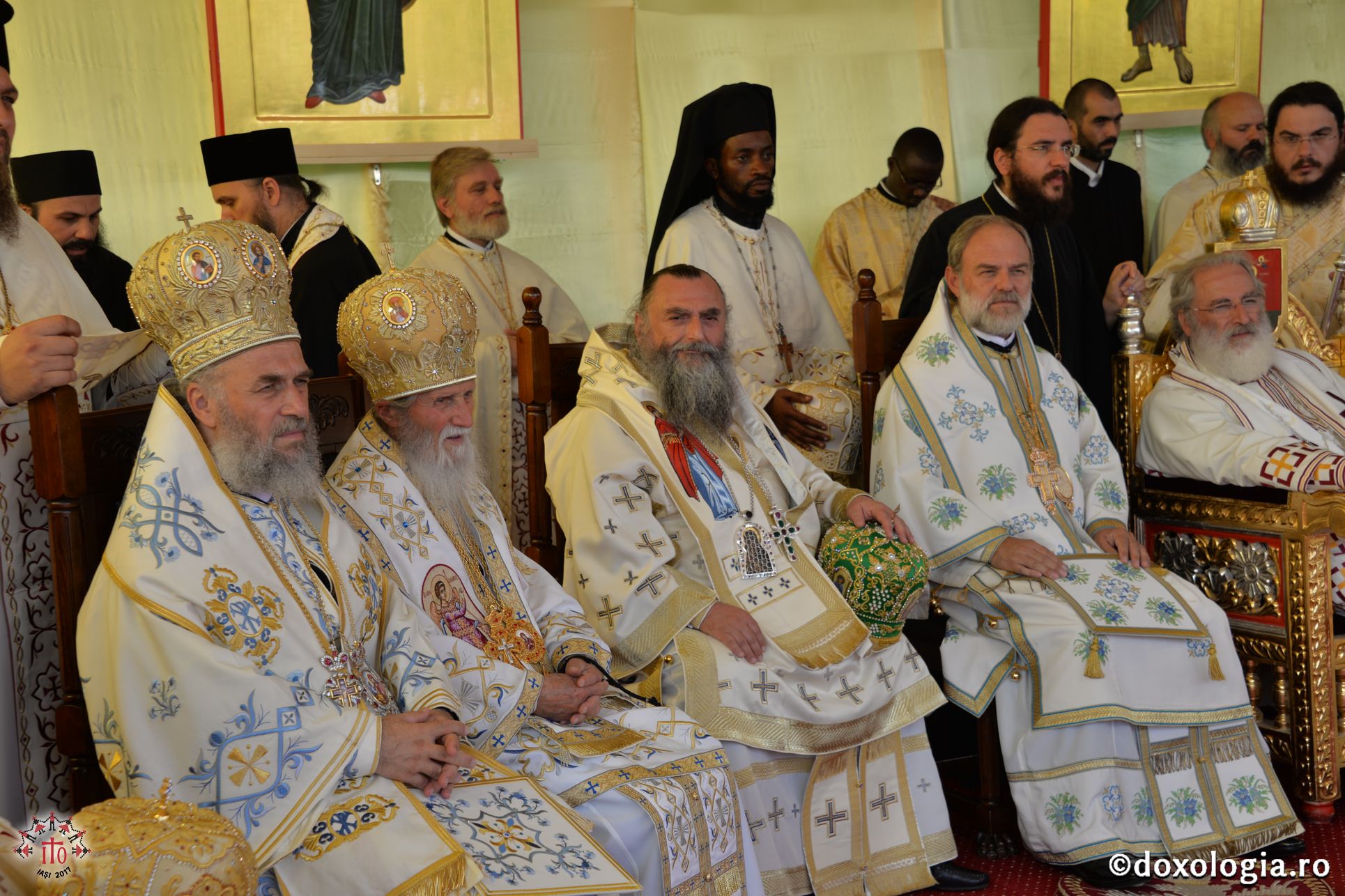 15 ierarhi și peste 6.000 de tineri, la slujba Sfintei Liturghii solemne din cadrul ITO 2017