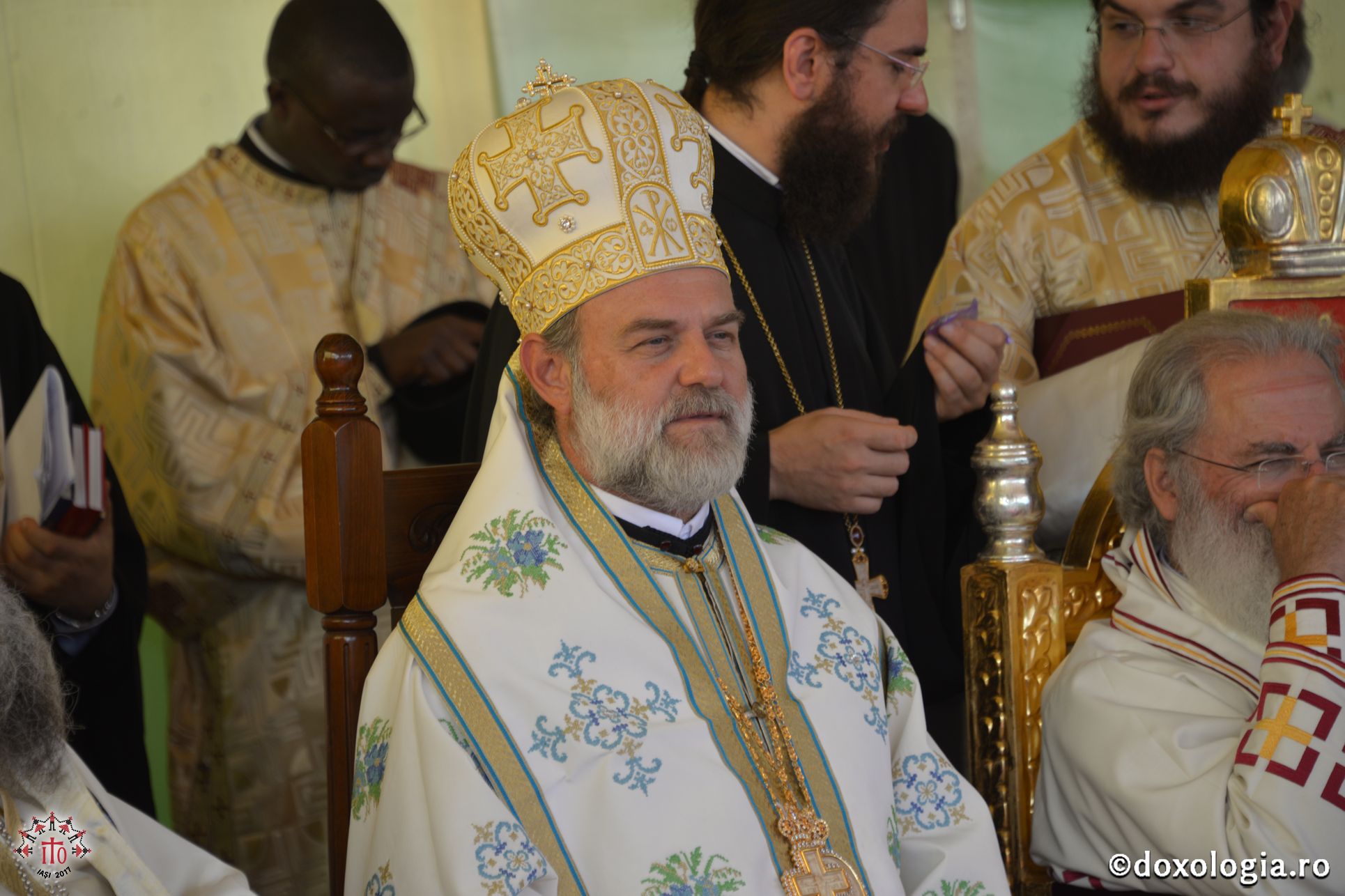 15 ierarhi și peste 6.000 de tineri, la slujba Sfintei Liturghii solemne din cadrul ITO 2017