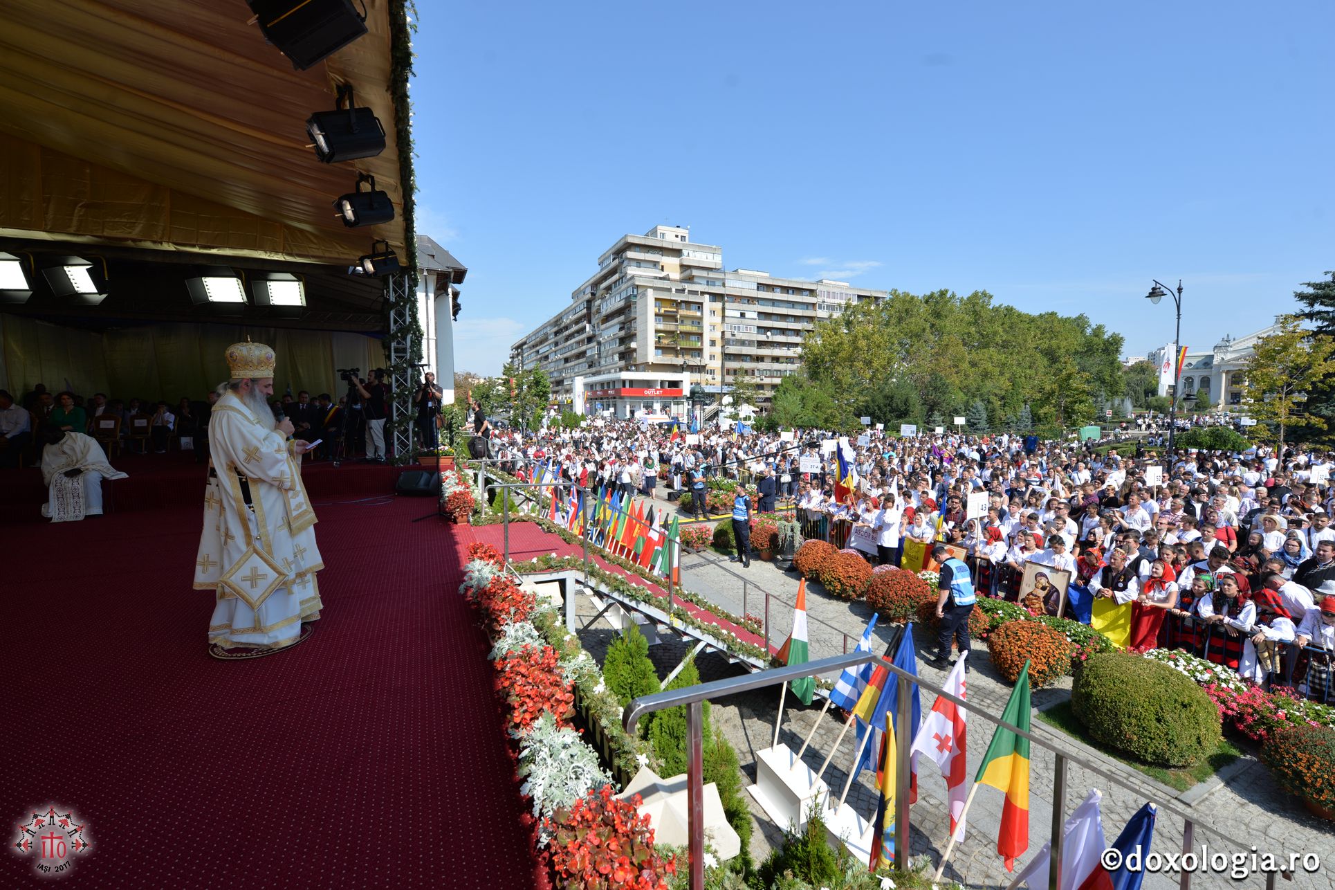 15 ierarhi și peste 6.000 de tineri, la slujba Sfintei Liturghii solemne din cadrul ITO 2017