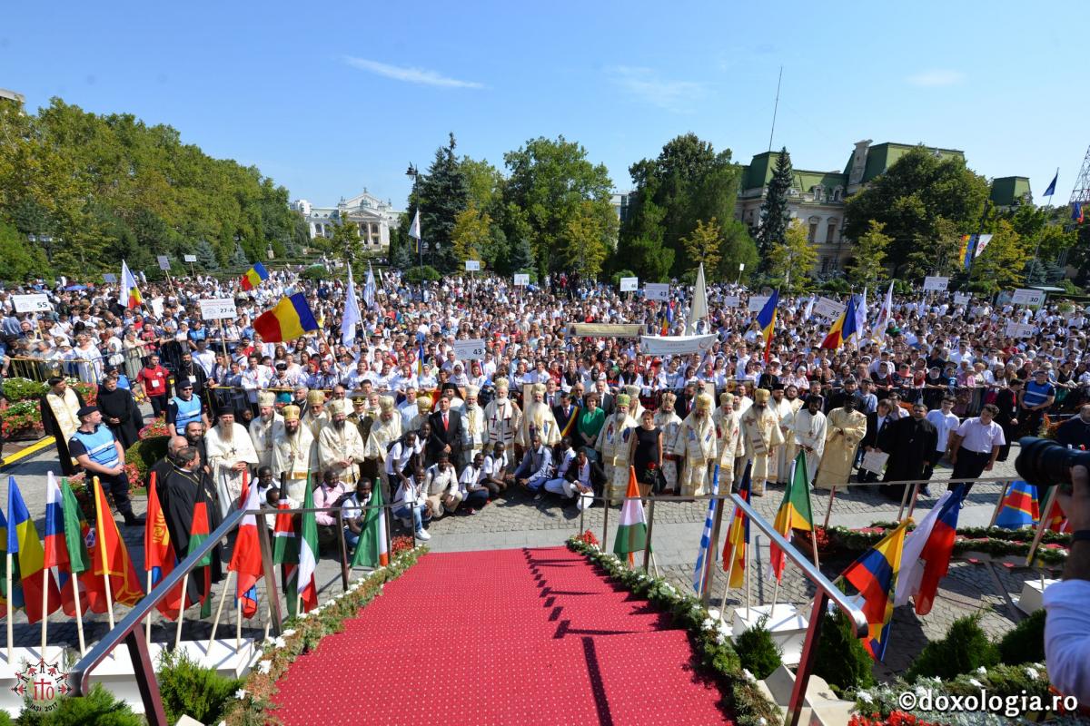 15 ierarhi și peste 6.000 de tineri, la slujba Sfintei Liturghii solemne din cadrul ITO 2017