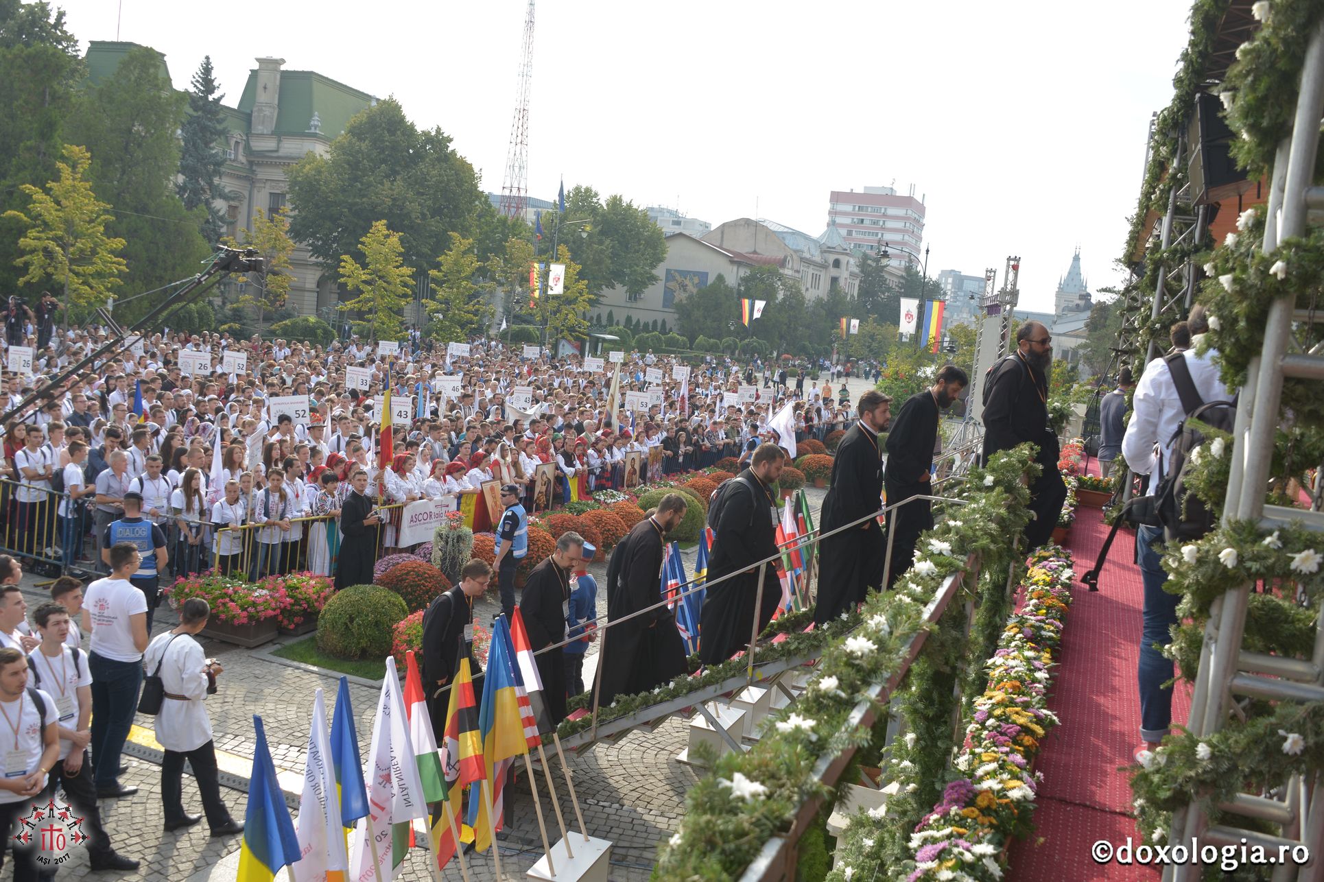 15 ierarhi și peste 6.000 de tineri, la slujba Sfintei Liturghii solemne din cadrul ITO 2017