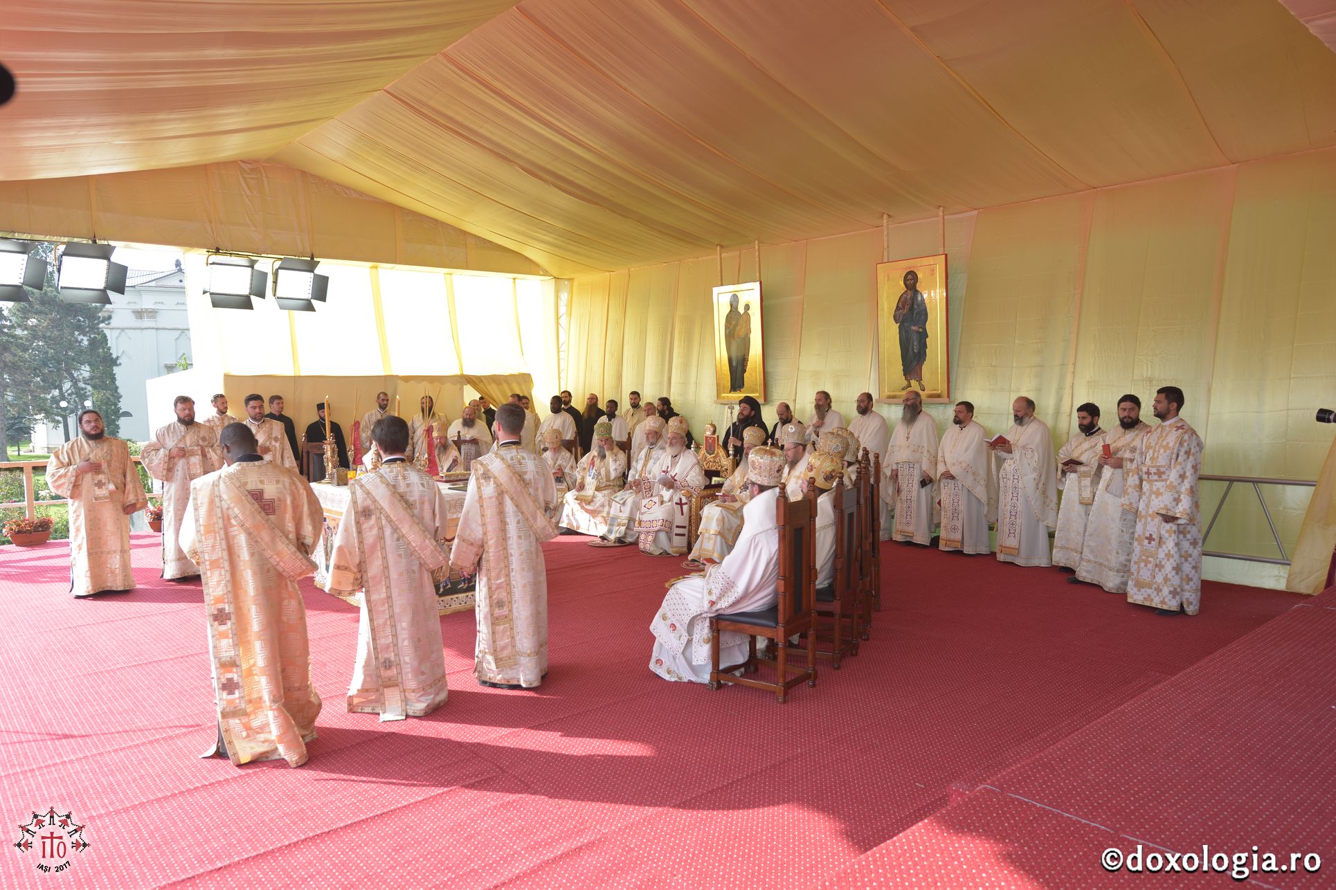15 ierarhi și peste 6.000 de tineri, la slujba Sfintei Liturghii solemne din cadrul ITO 2017