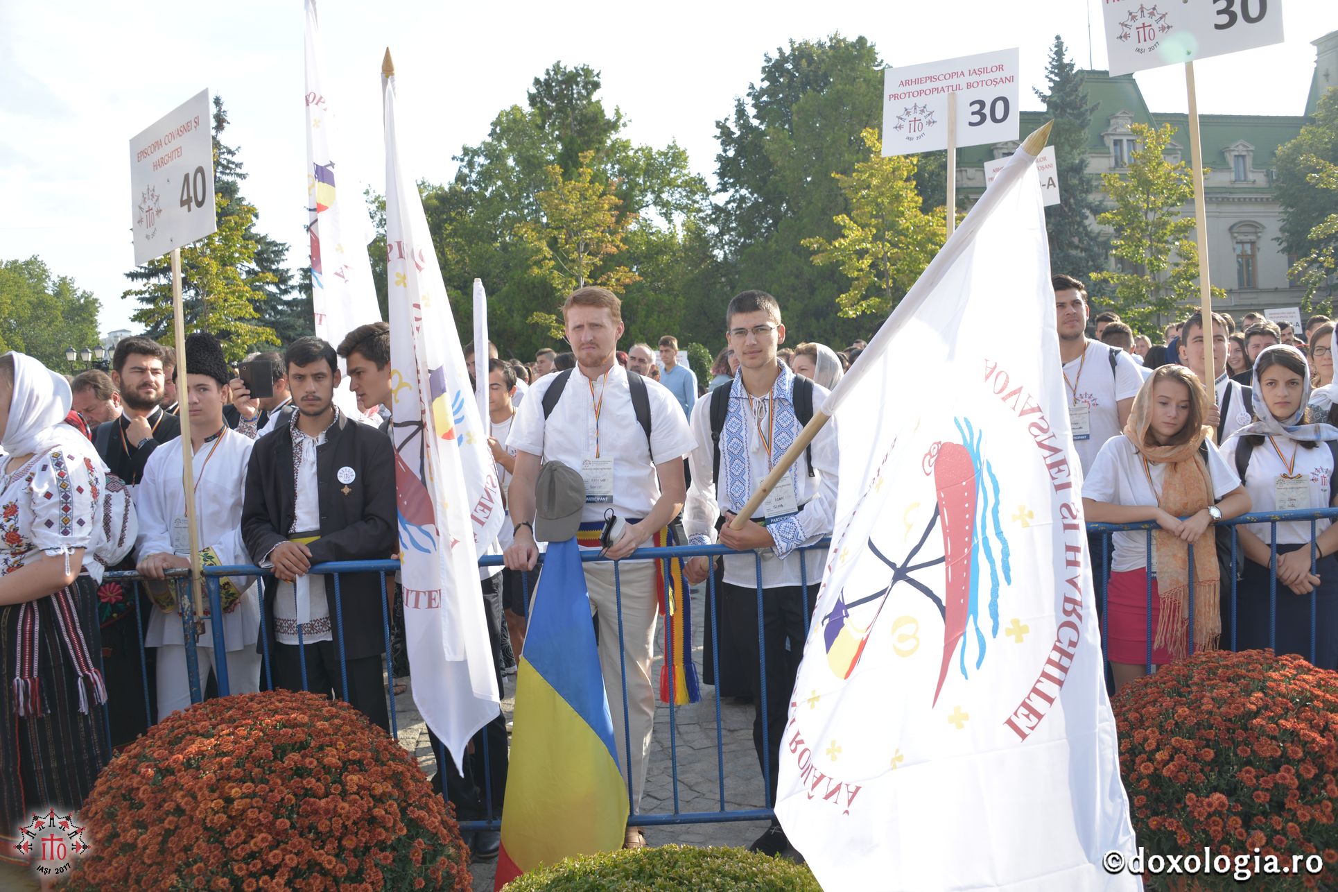 15 ierarhi și peste 6.000 de tineri, la slujba Sfintei Liturghii solemne din cadrul ITO 2017