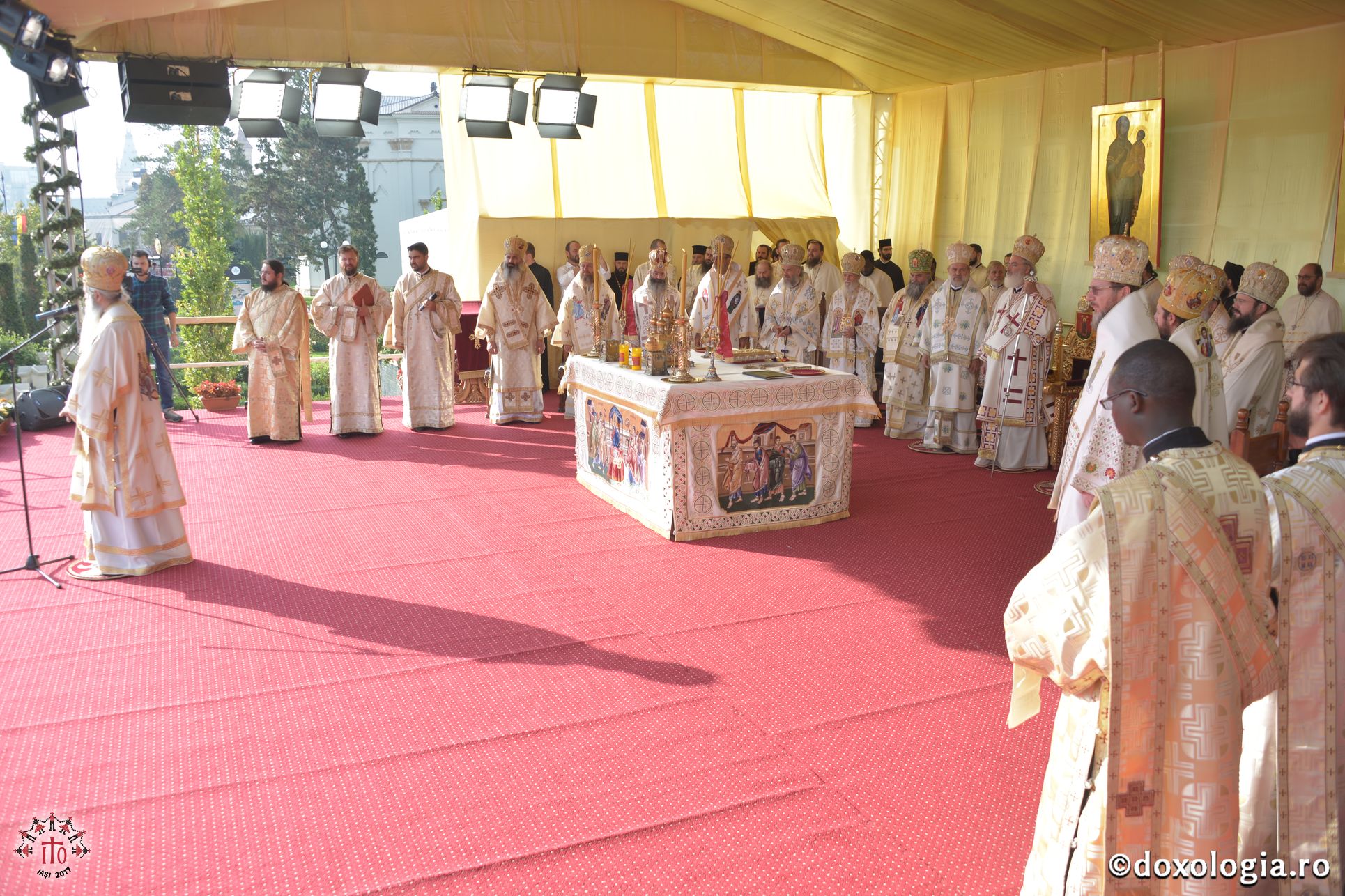15 ierarhi și peste 6.000 de tineri, la slujba Sfintei Liturghii solemne din cadrul ITO 2017