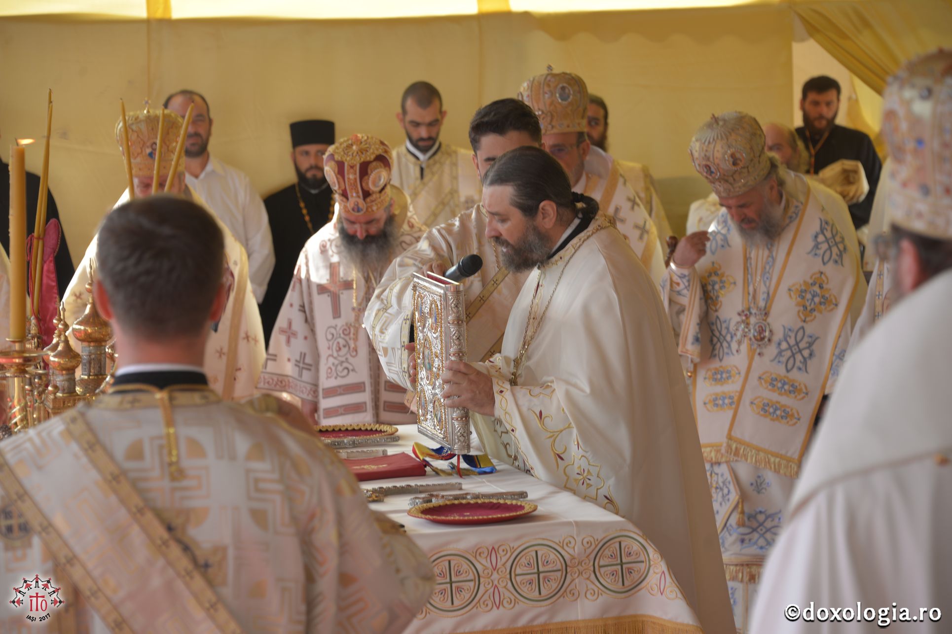 15 ierarhi și peste 6.000 de tineri, la slujba Sfintei Liturghii solemne din cadrul ITO 2017