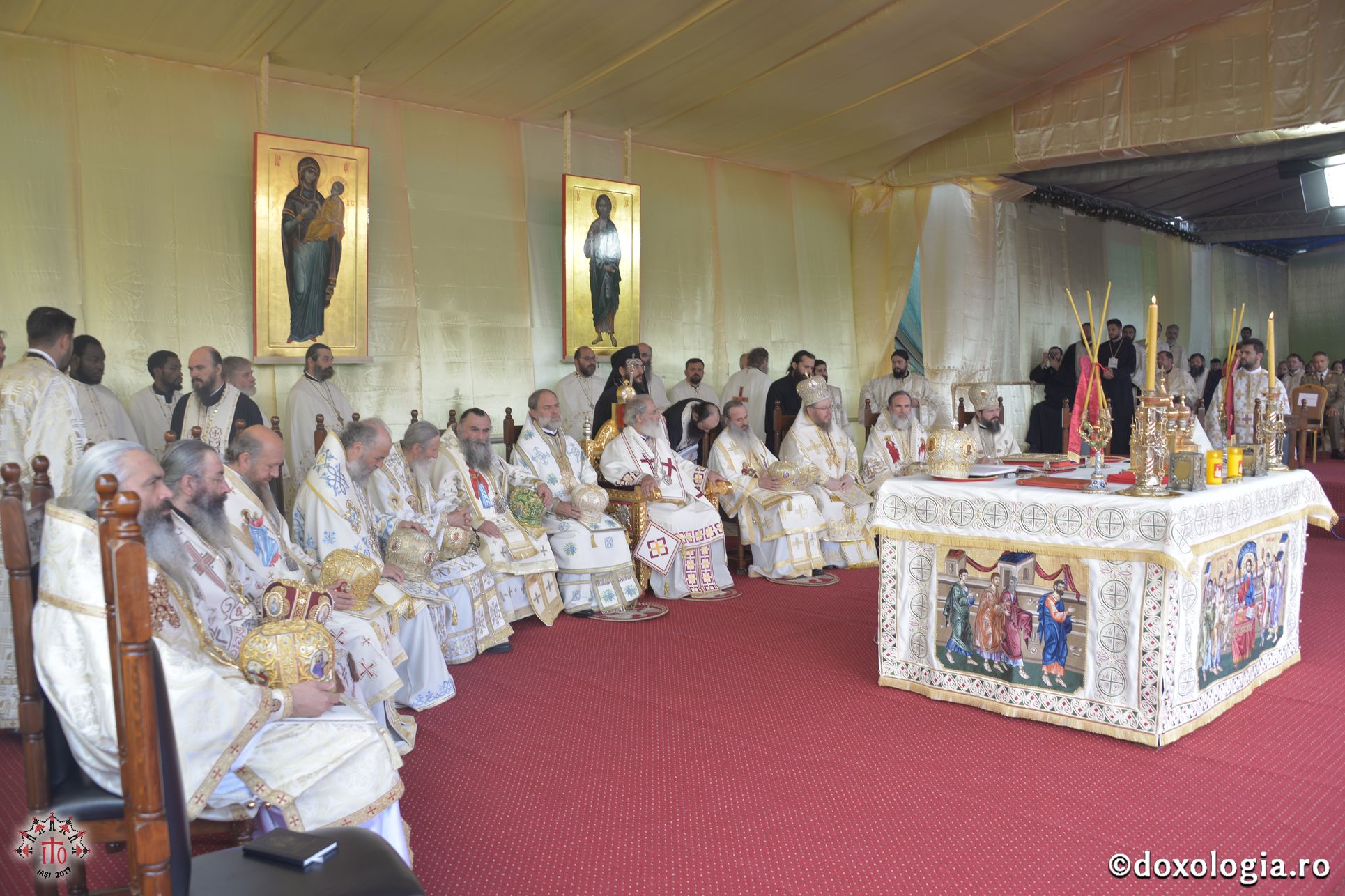 15 ierarhi și peste 6.000 de tineri, la slujba Sfintei Liturghii solemne din cadrul ITO 2017