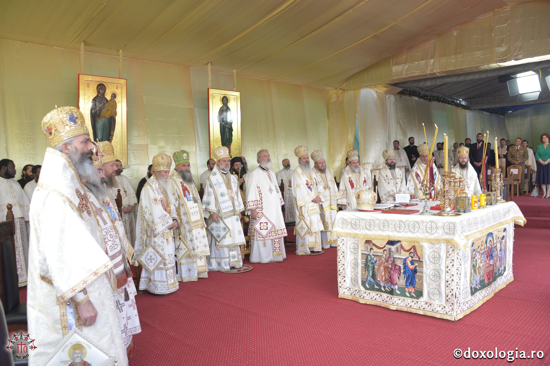 15 ierarhi și peste 6.000 de tineri, la slujba Sfintei Liturghii solemne din cadrul ITO 2017