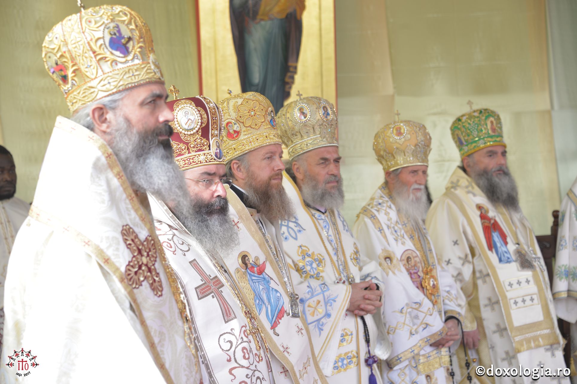 15 ierarhi și peste 6.000 de tineri, la slujba Sfintei Liturghii solemne din cadrul ITO 2017