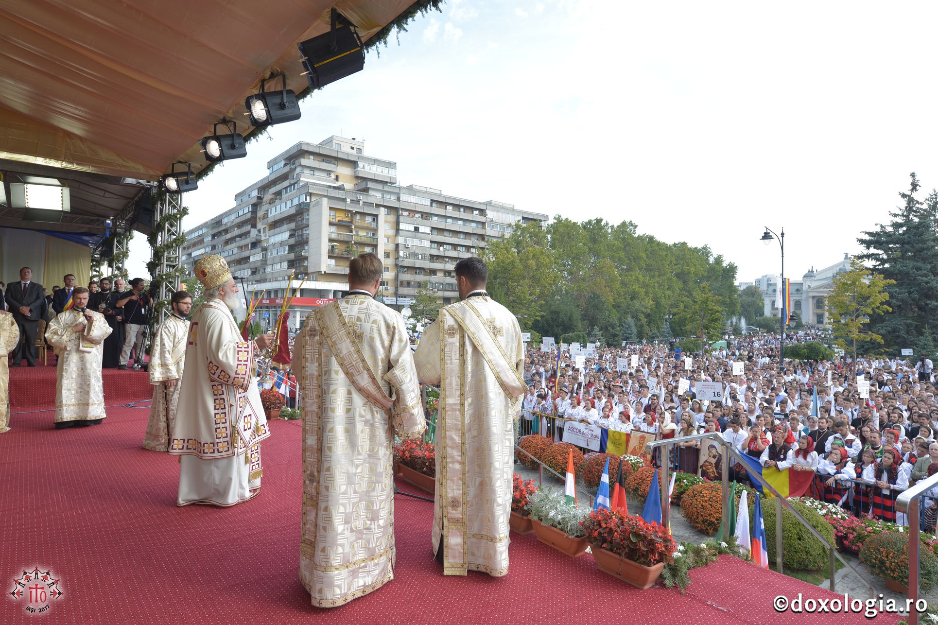 15 ierarhi și peste 6.000 de tineri, la slujba Sfintei Liturghii solemne din cadrul ITO 2017