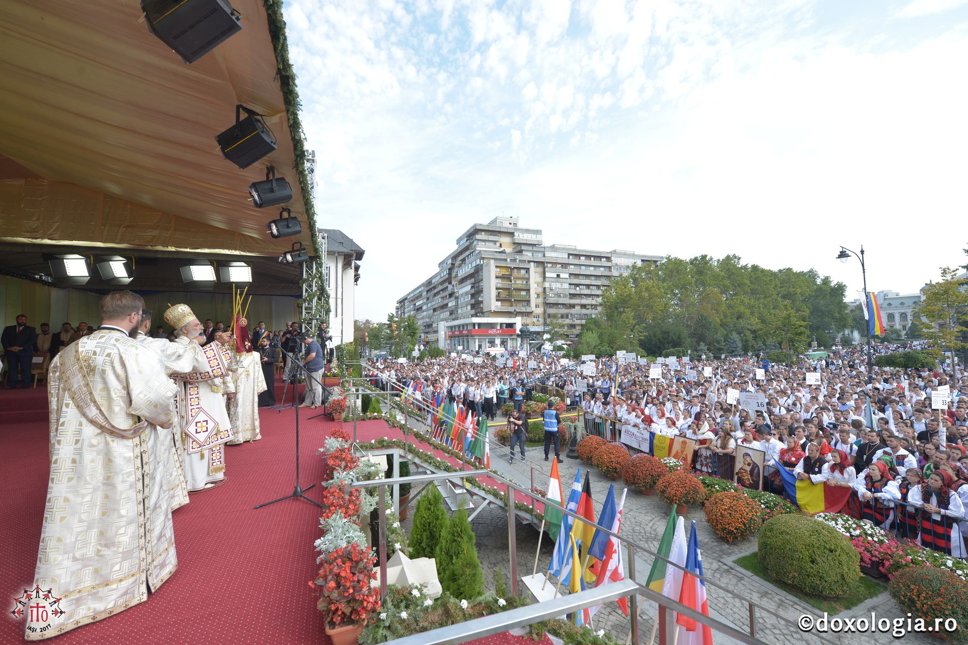 15 ierarhi și peste 6.000 de tineri, la slujba Sfintei Liturghii solemne din cadrul ITO 2017