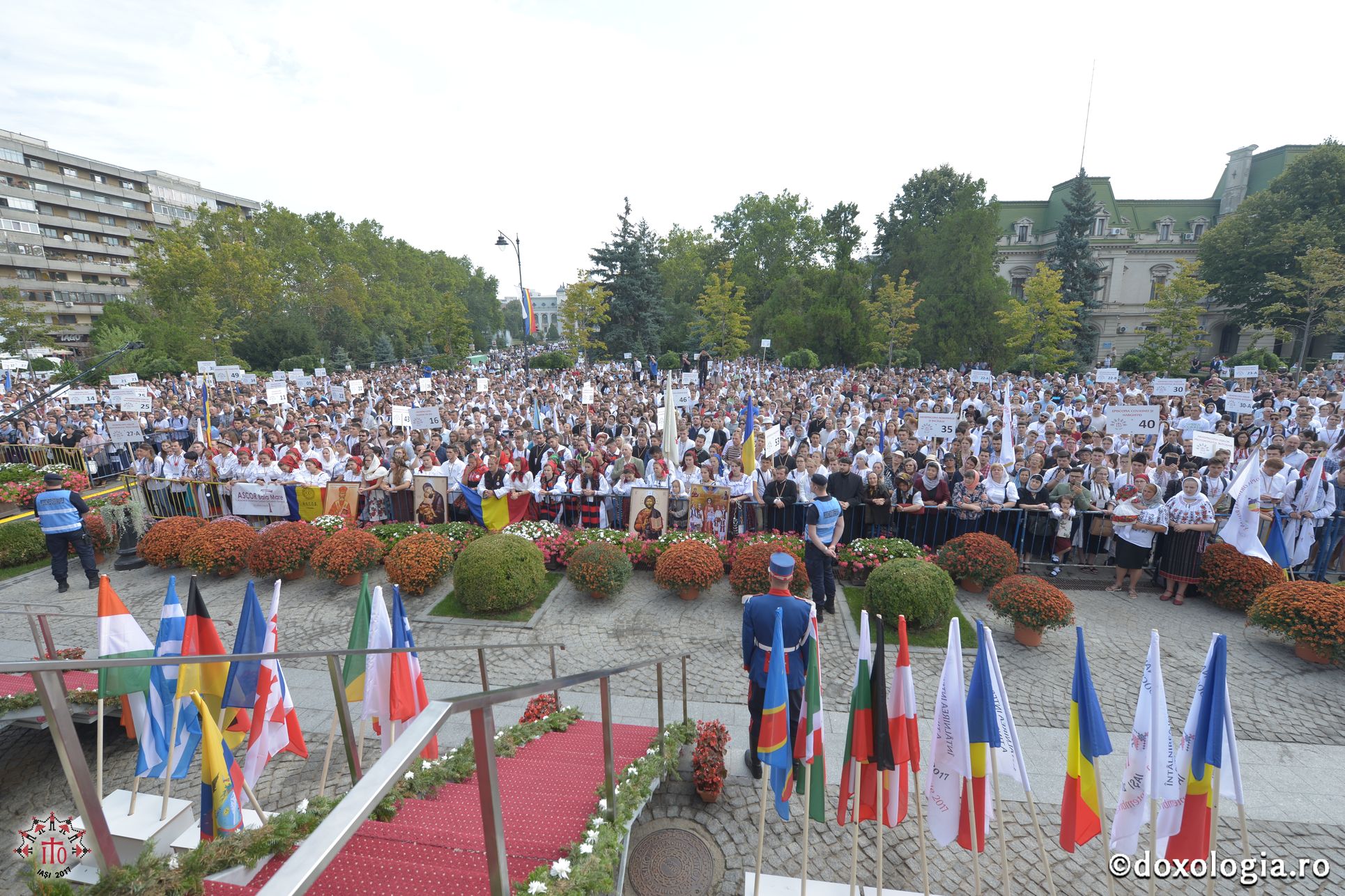 15 ierarhi și peste 6.000 de tineri, la slujba Sfintei Liturghii solemne din cadrul ITO 2017