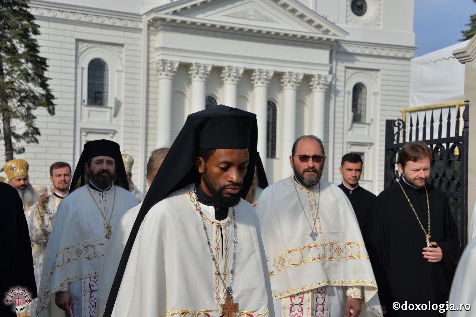 15 ierarhi și peste 6.000 de tineri, la slujba Sfintei Liturghii solemne din cadrul ITO 2017