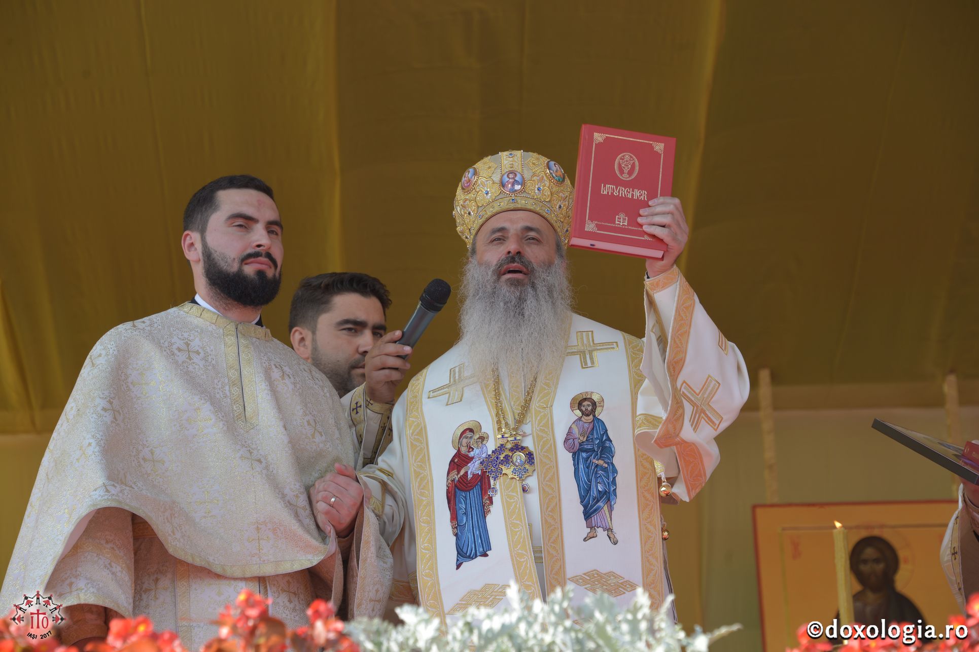 15 ierarhi și peste 6.000 de tineri, la slujba Sfintei Liturghii solemne din cadrul ITO 2017