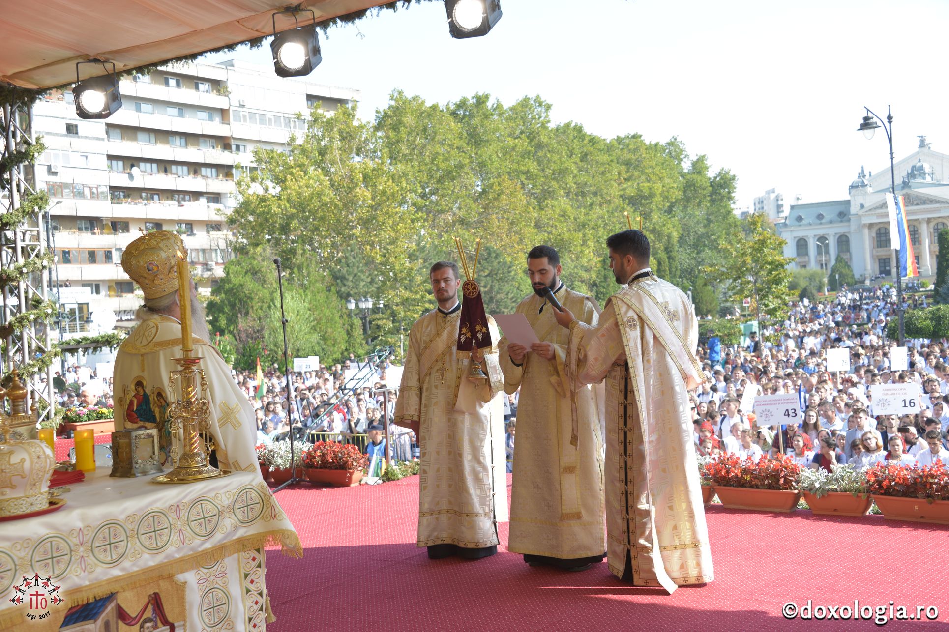 15 ierarhi și peste 6.000 de tineri, la slujba Sfintei Liturghii solemne din cadrul ITO 2017