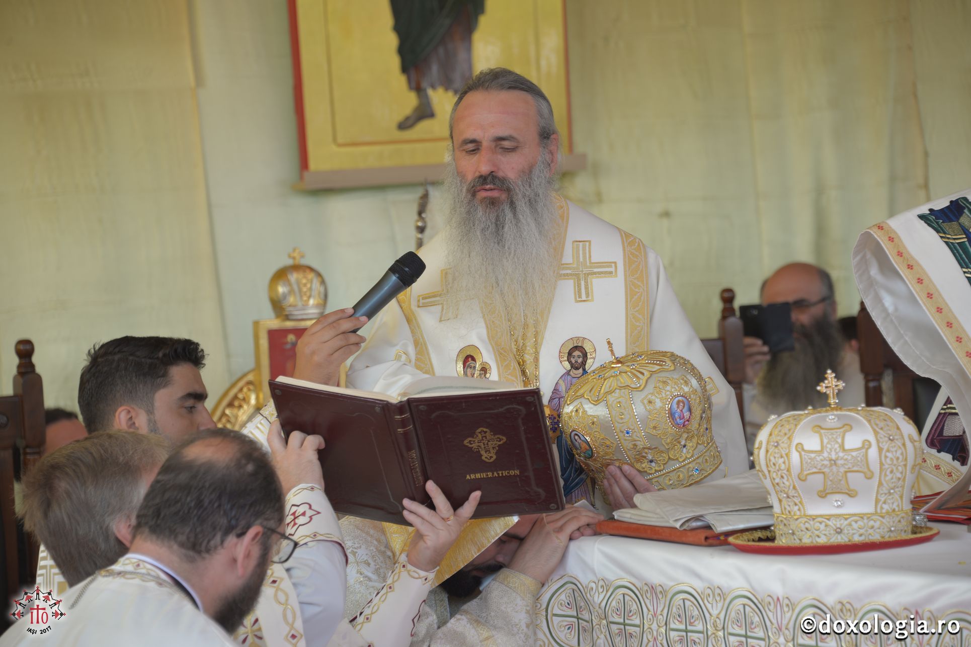 15 ierarhi și peste 6.000 de tineri, la slujba Sfintei Liturghii solemne din cadrul ITO 2017