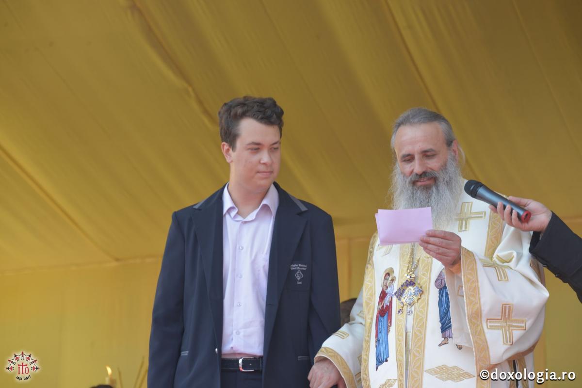 Olimpici internaţionali premiaţi cu distincţia „Crucea Moldavă“