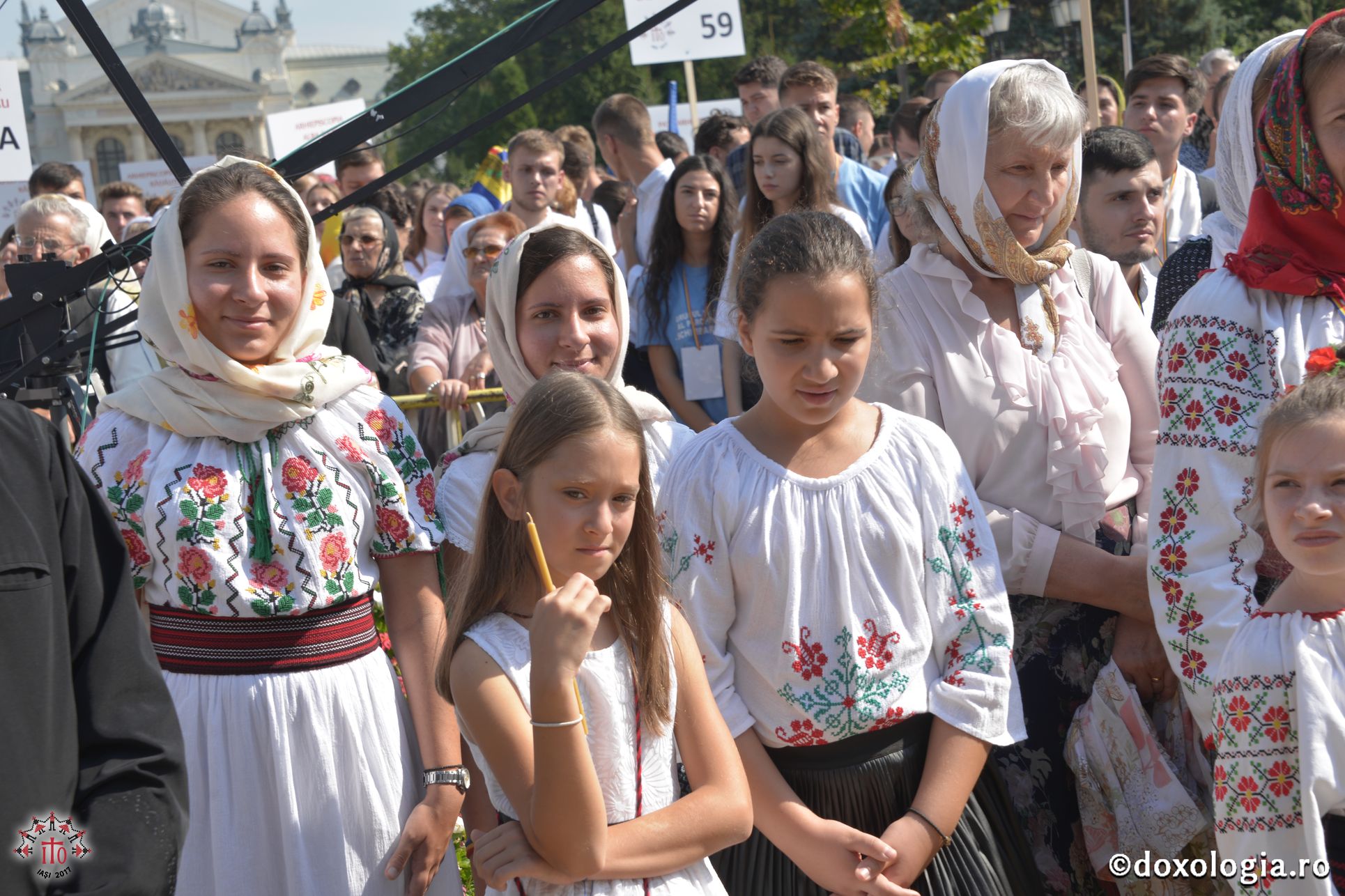 15 ierarhi și peste 6.000 de tineri, la slujba Sfintei Liturghii solemne din cadrul ITO 2017